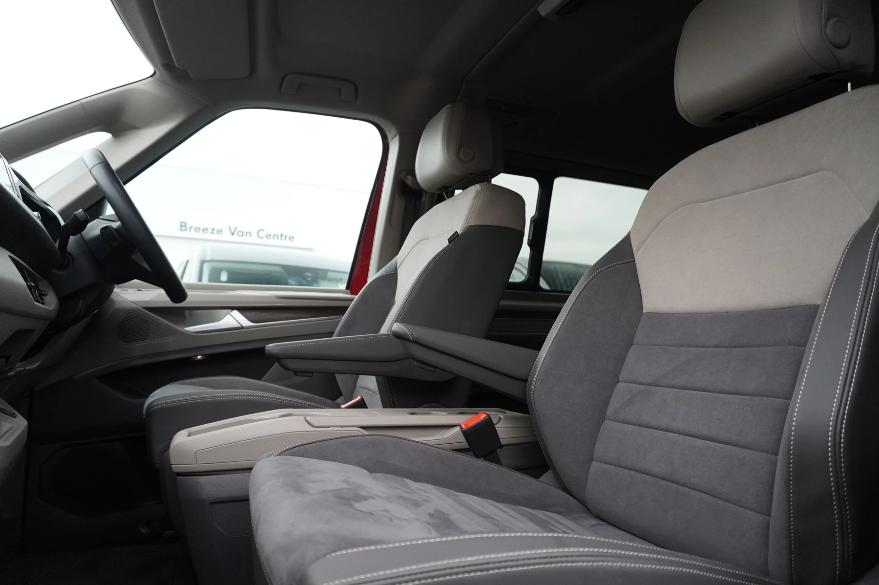 Volkswagen-Multivan-image-7