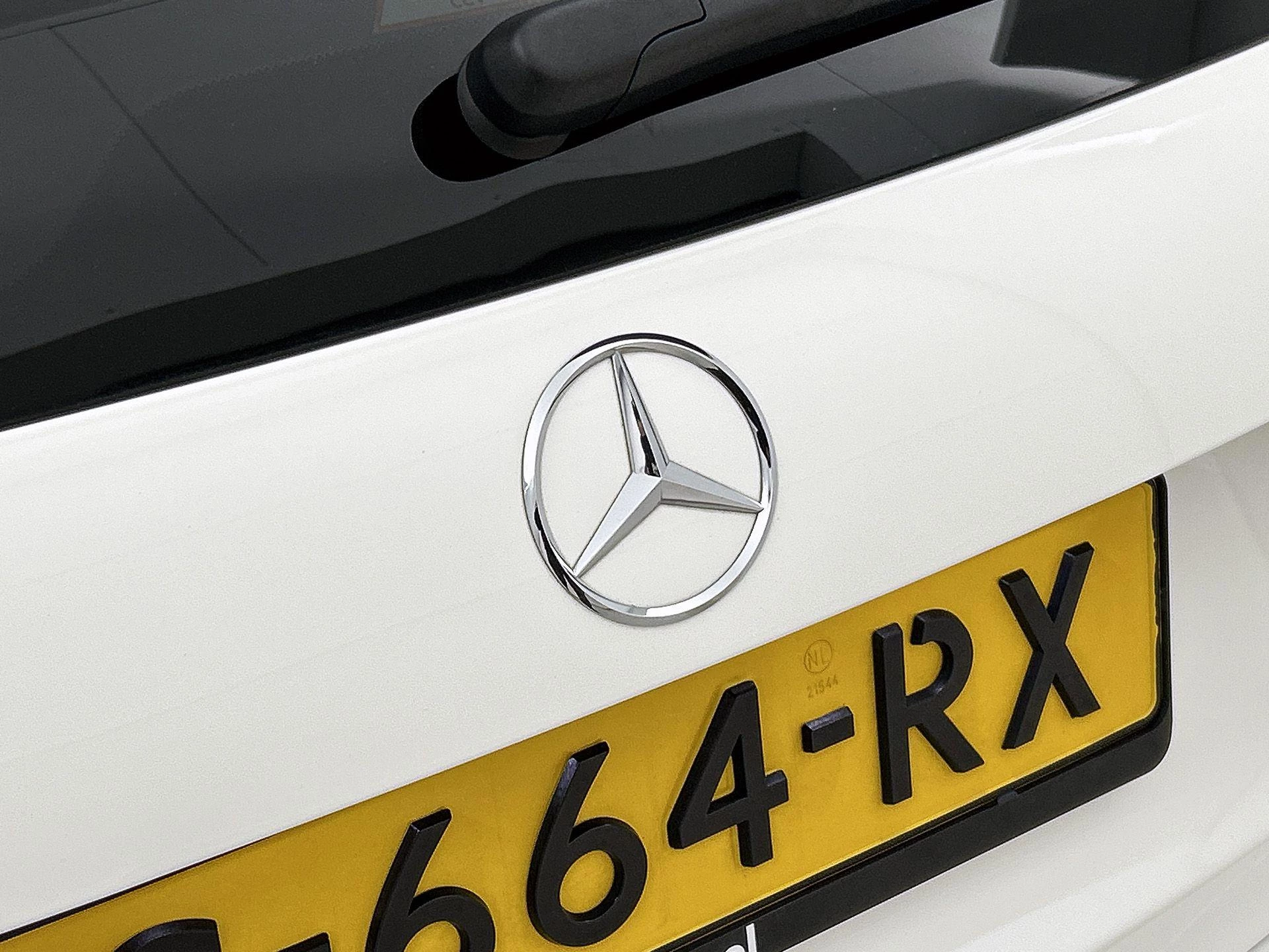 Mercedes-Benz-C-Klasse-image-24