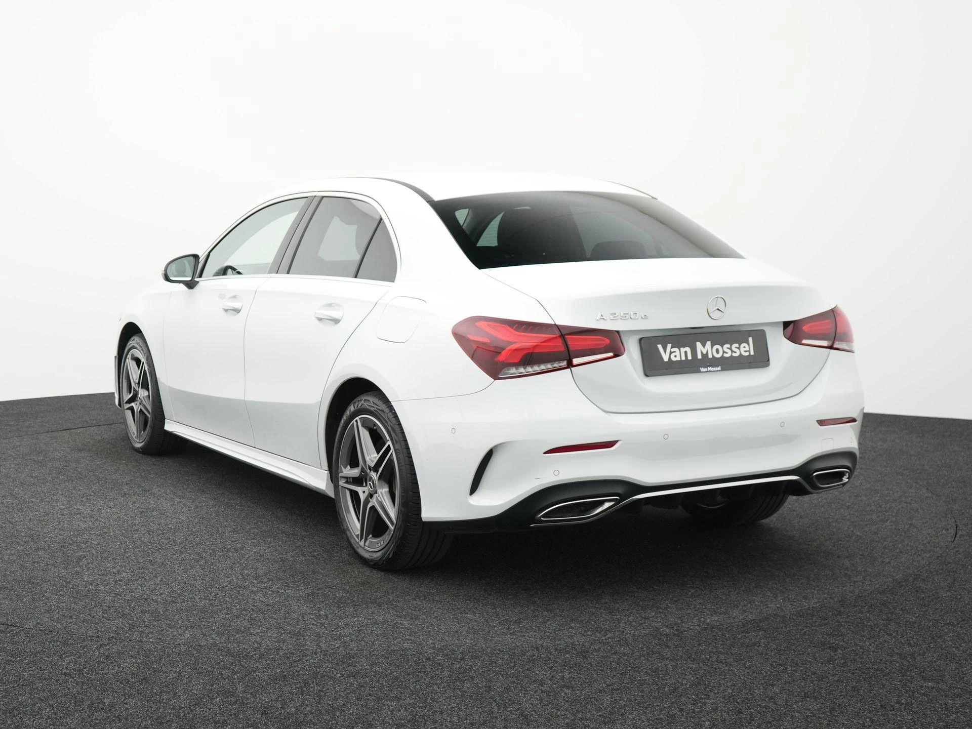 Mercedes-Benz-A-Klasse-image-1