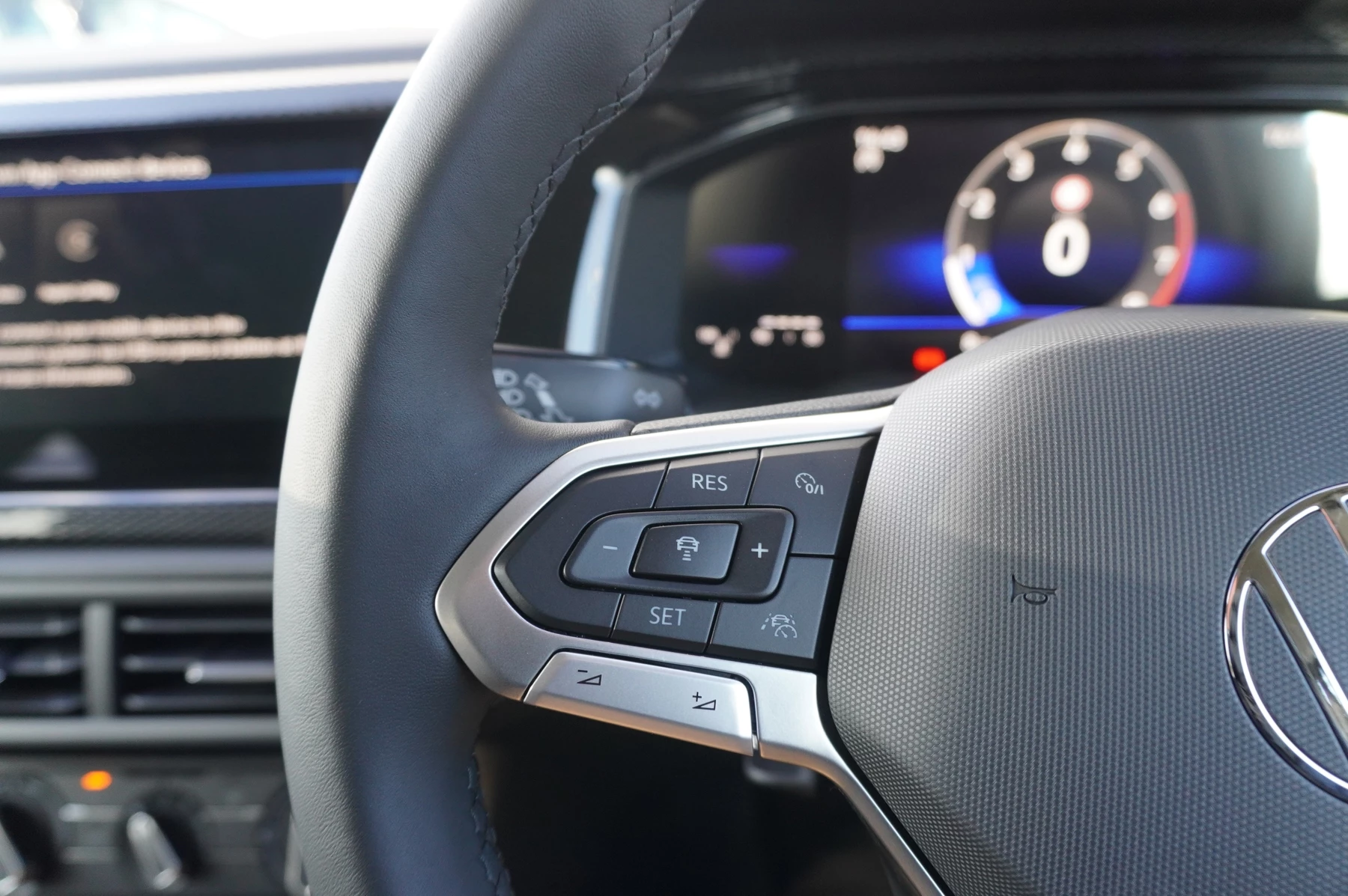 Volkswagen-Polo-image-25