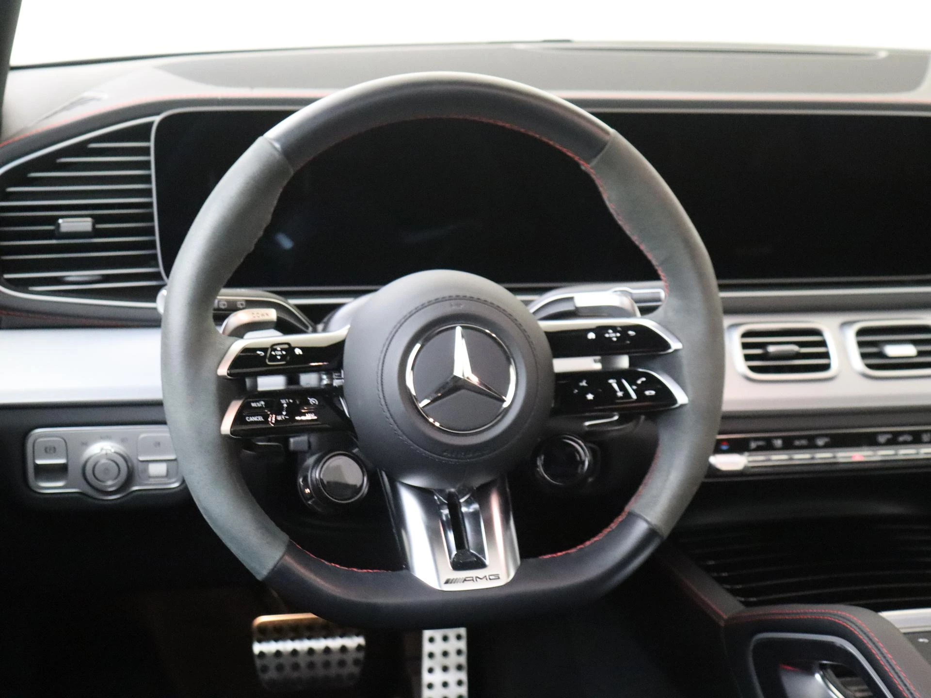Mercedes-Benz-GLE-image-16