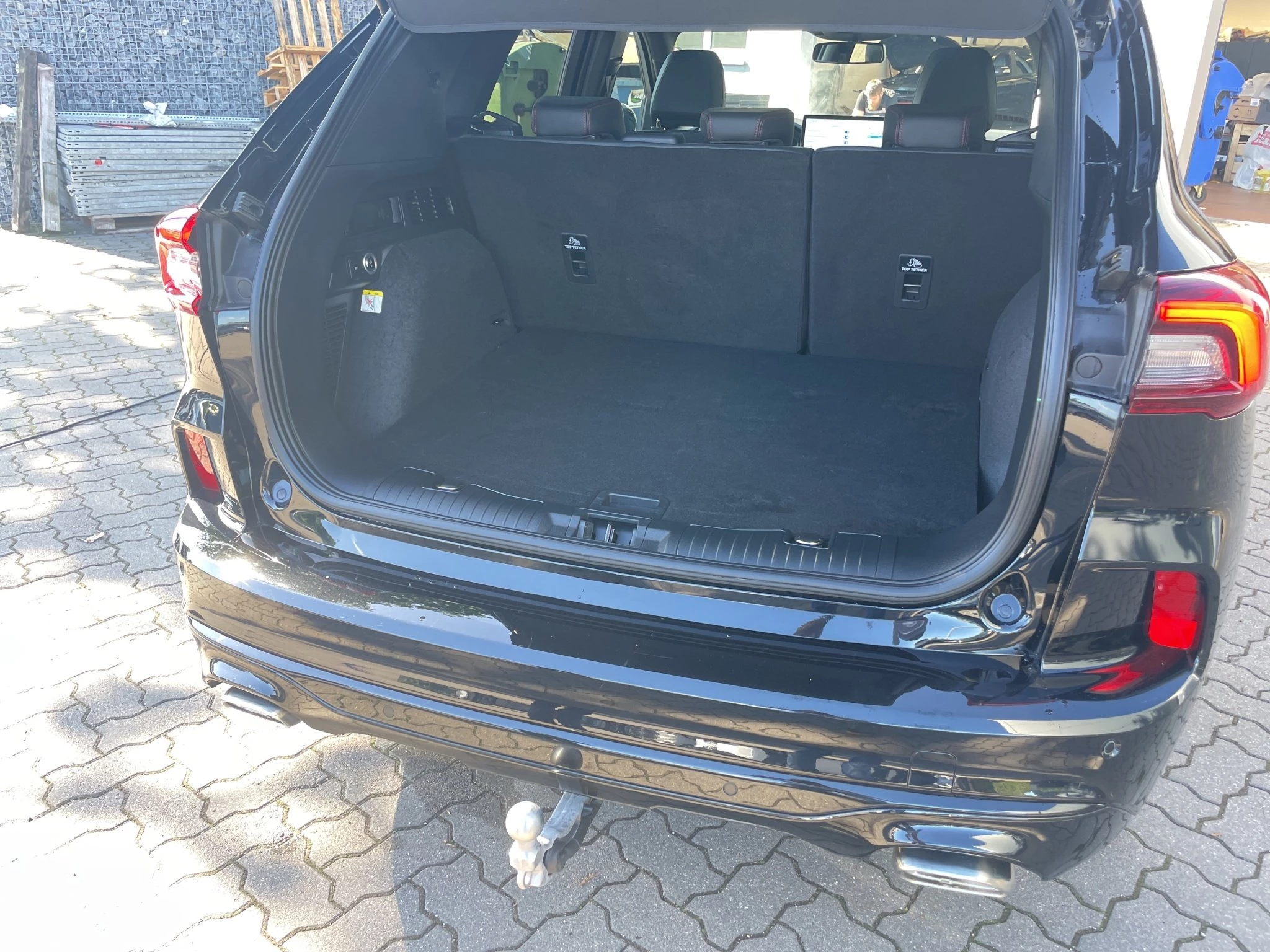 Ford Kuga ST-Line X Aut.*PANO*AHK*360GRAD*LED-MATRIX*NAVI*GRA*WINTER-PKT.