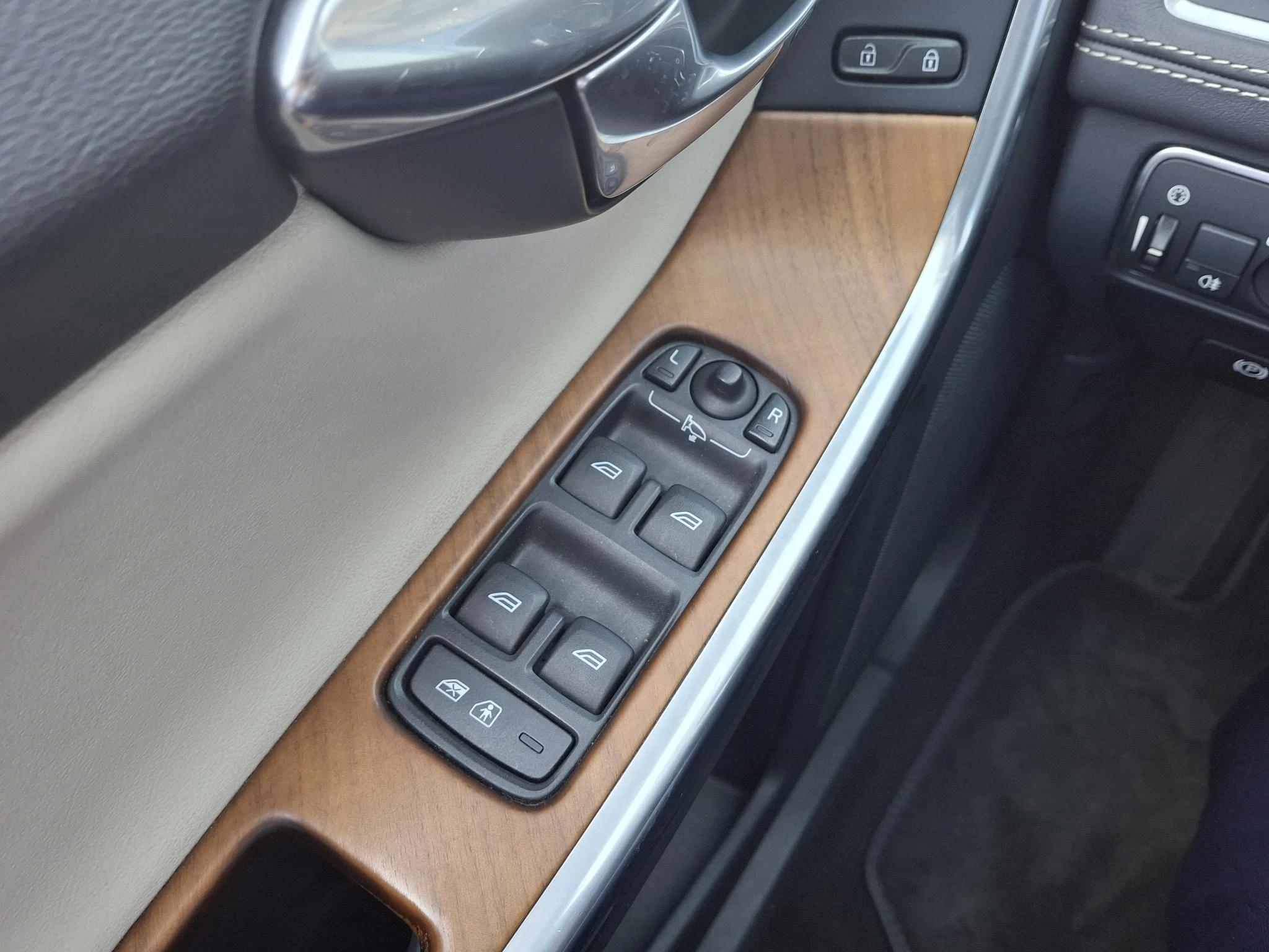 Volvo XC60 2.0 T5 FWD Ocean Race