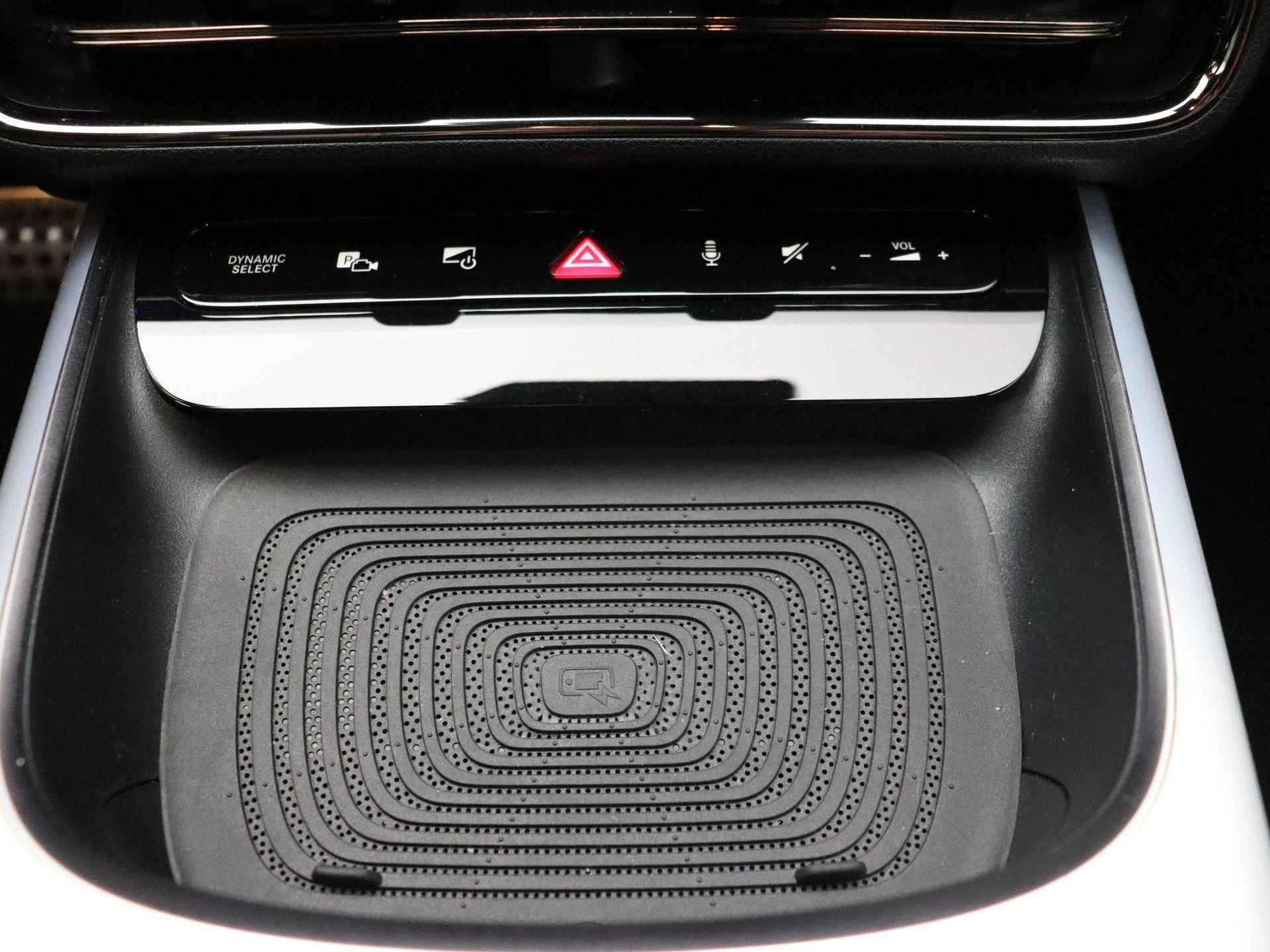 Mercedes-Benz-CLA-image-19