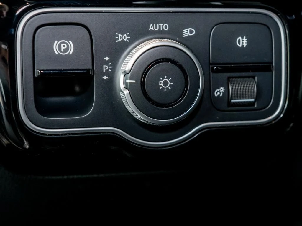 Mercedes-Benz-A-Klasse 200-image-13