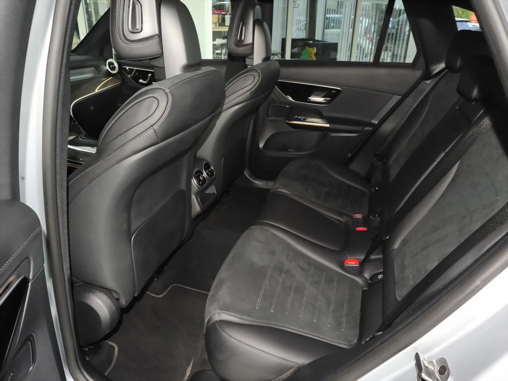 Mercedes-Benz-GLC 300 d-image-11