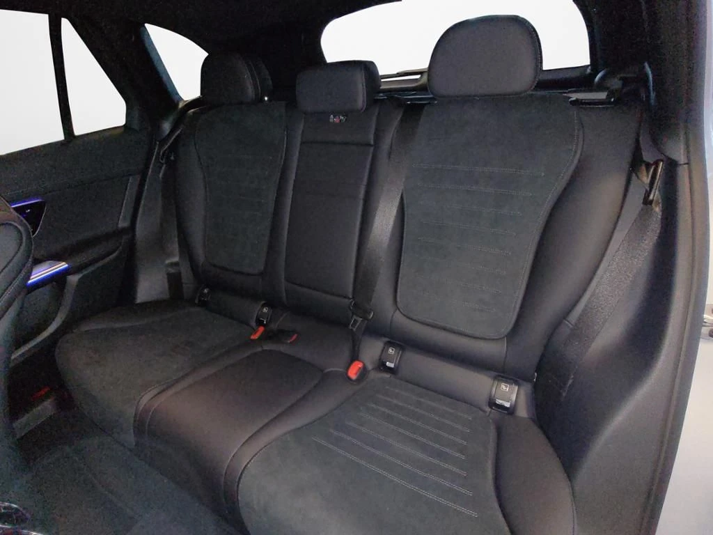 Mercedes-Benz-GLC 300 d-image-19