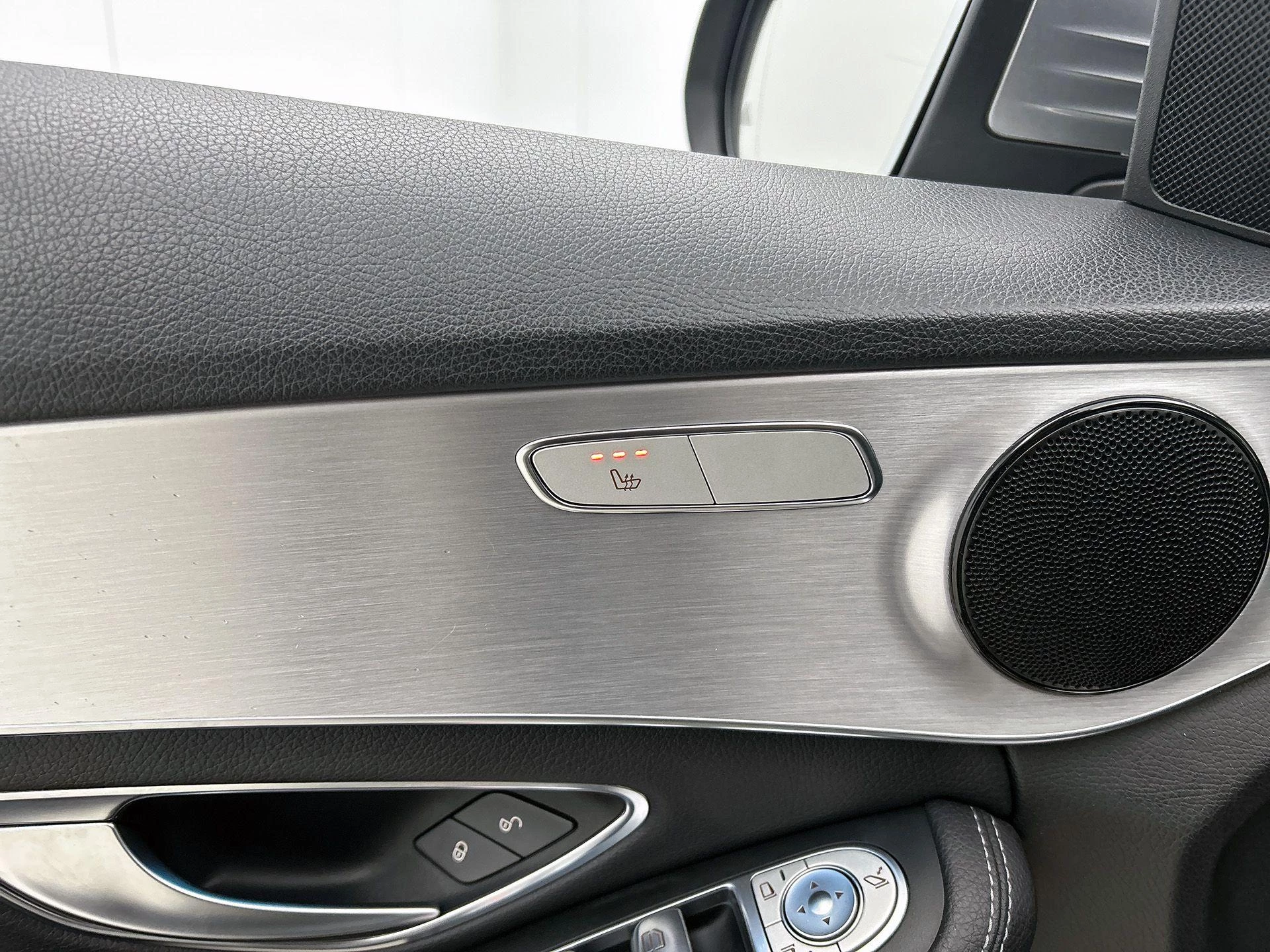 Mercedes-Benz-C-Klasse-image-7