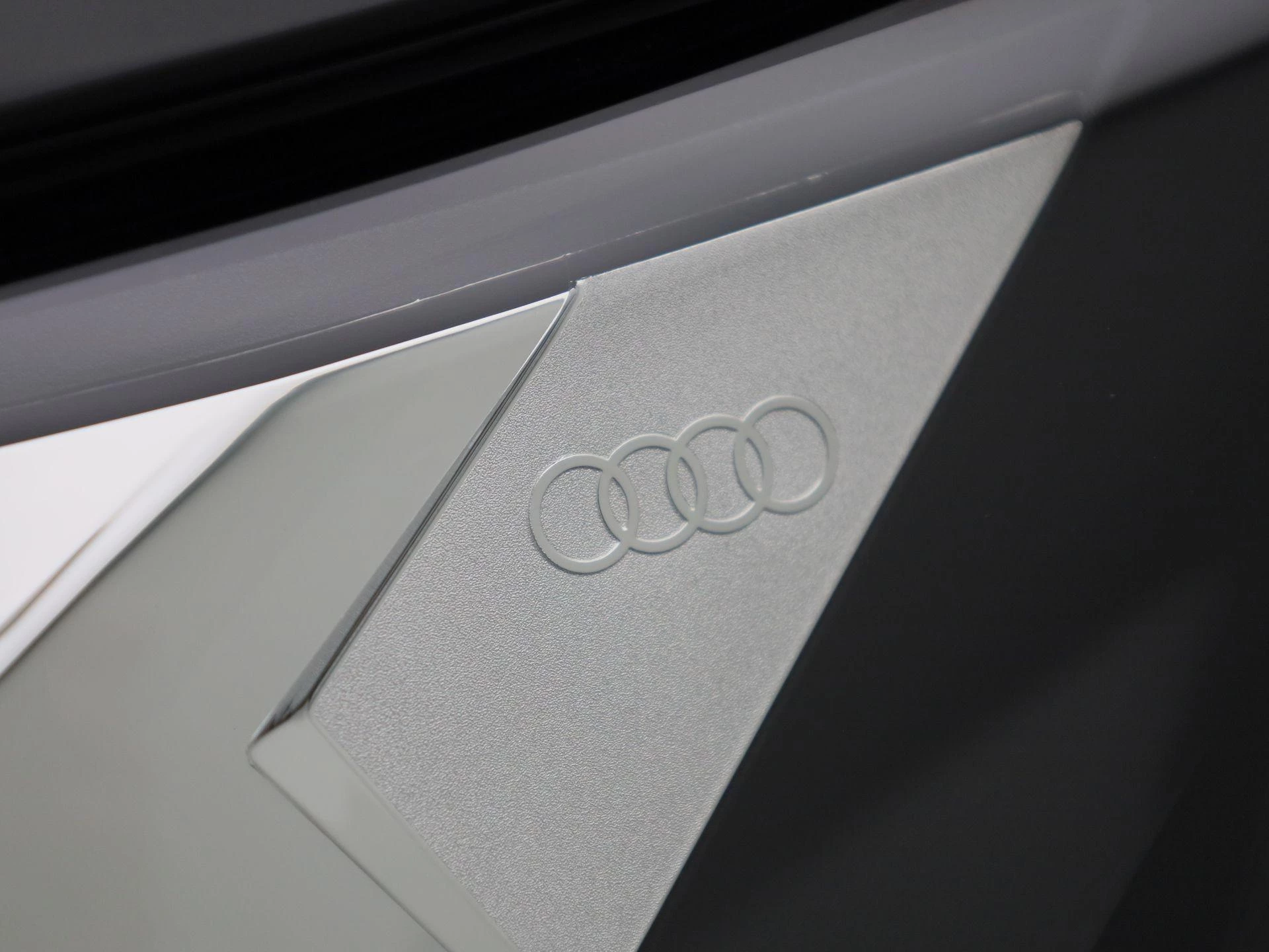 Audi-Q4 e-tron-image-17