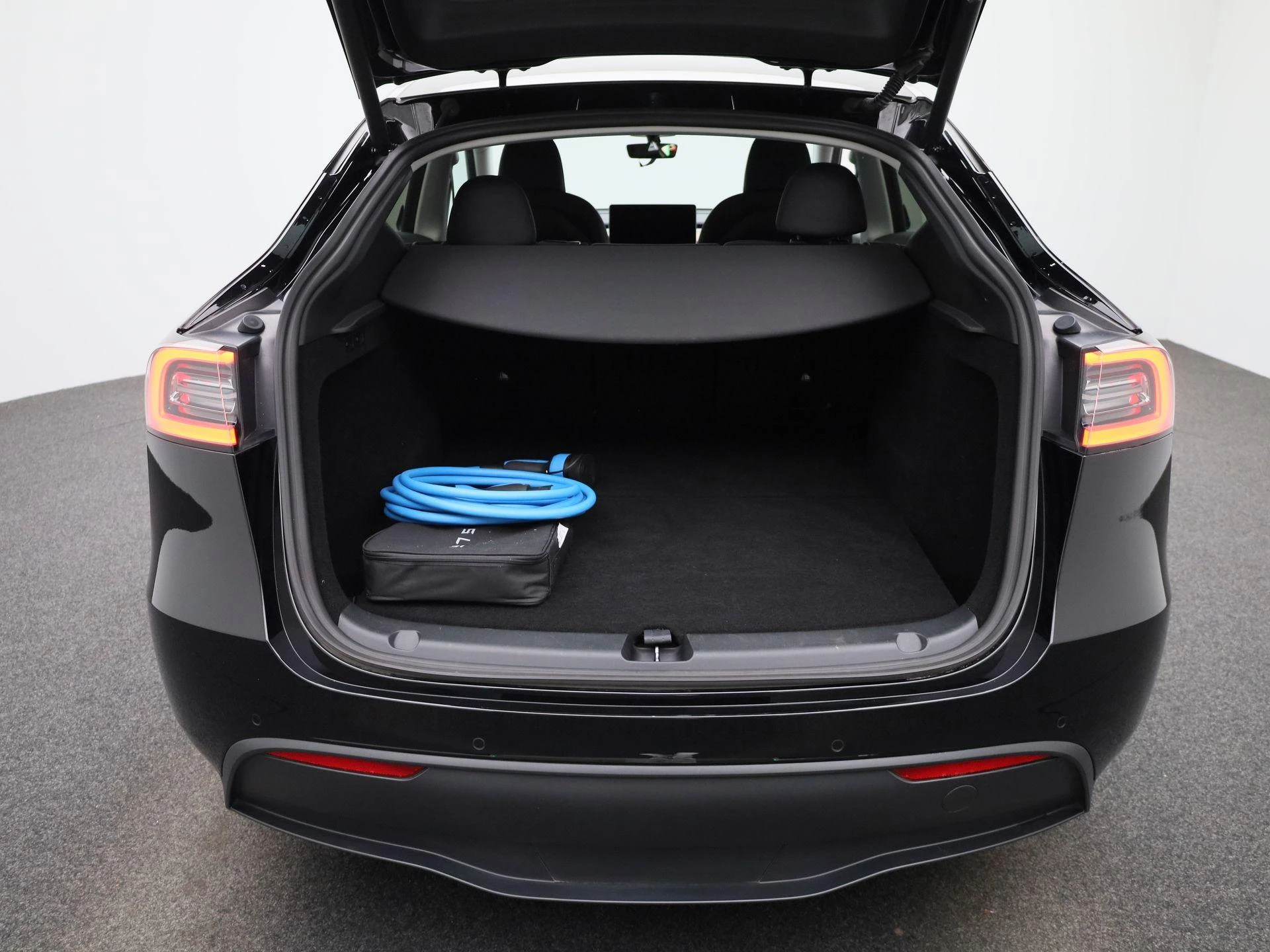 Tesla-Model Y-image-12