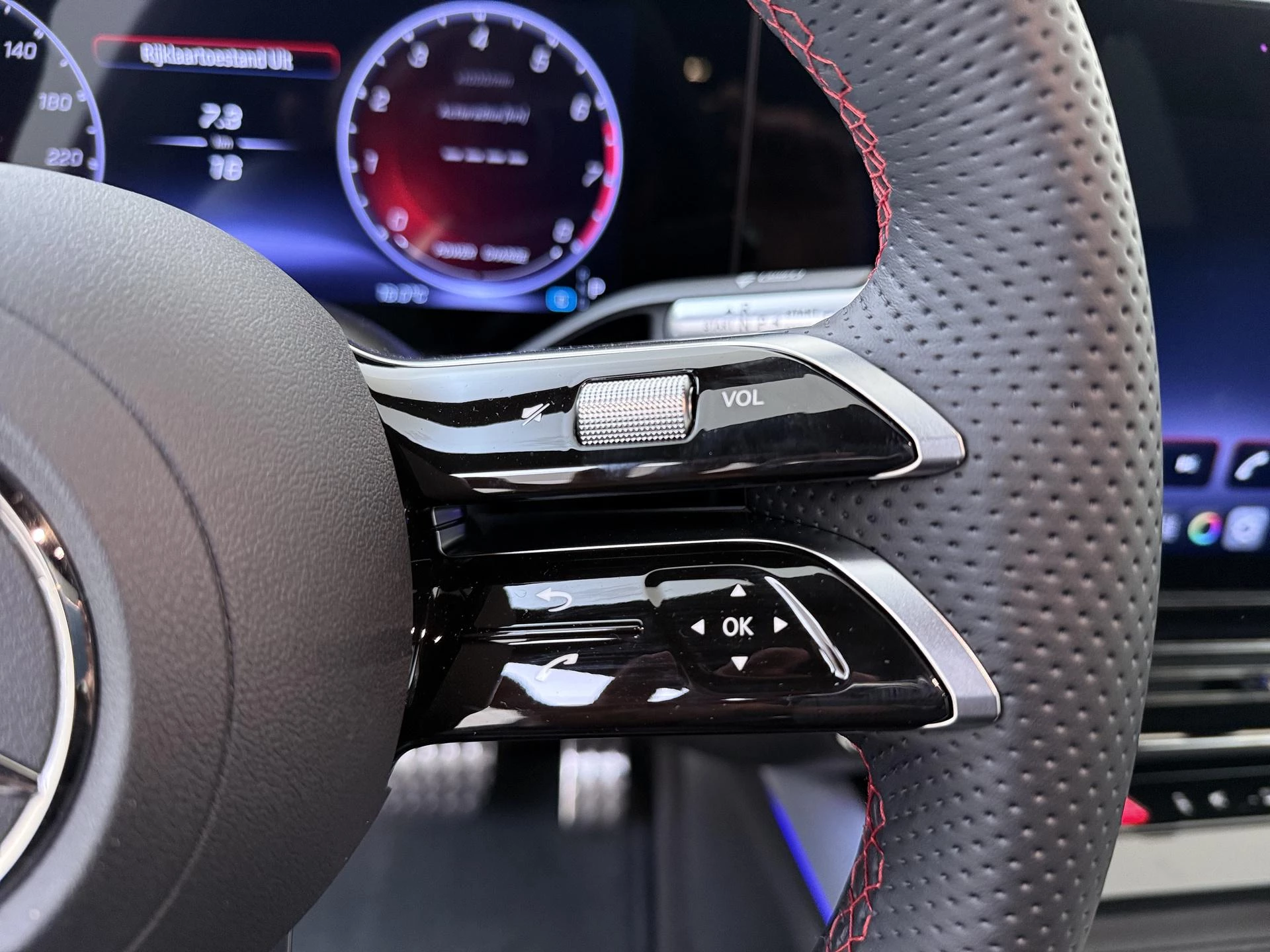 Mercedes-Benz-CLA-image-13