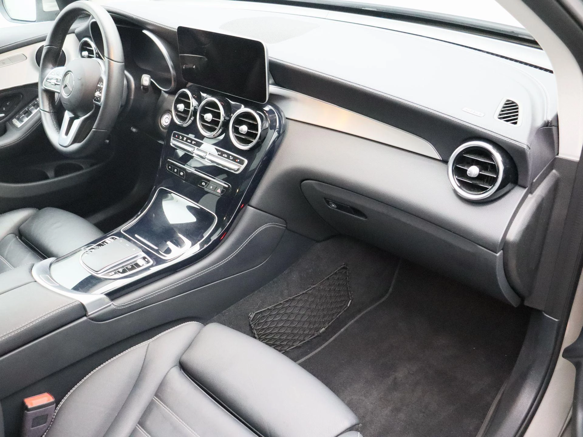 Mercedes-Benz GLC 300d SUV + LEDER + PANORAMISCH DAK + CARPLAY + TREKHAAK +