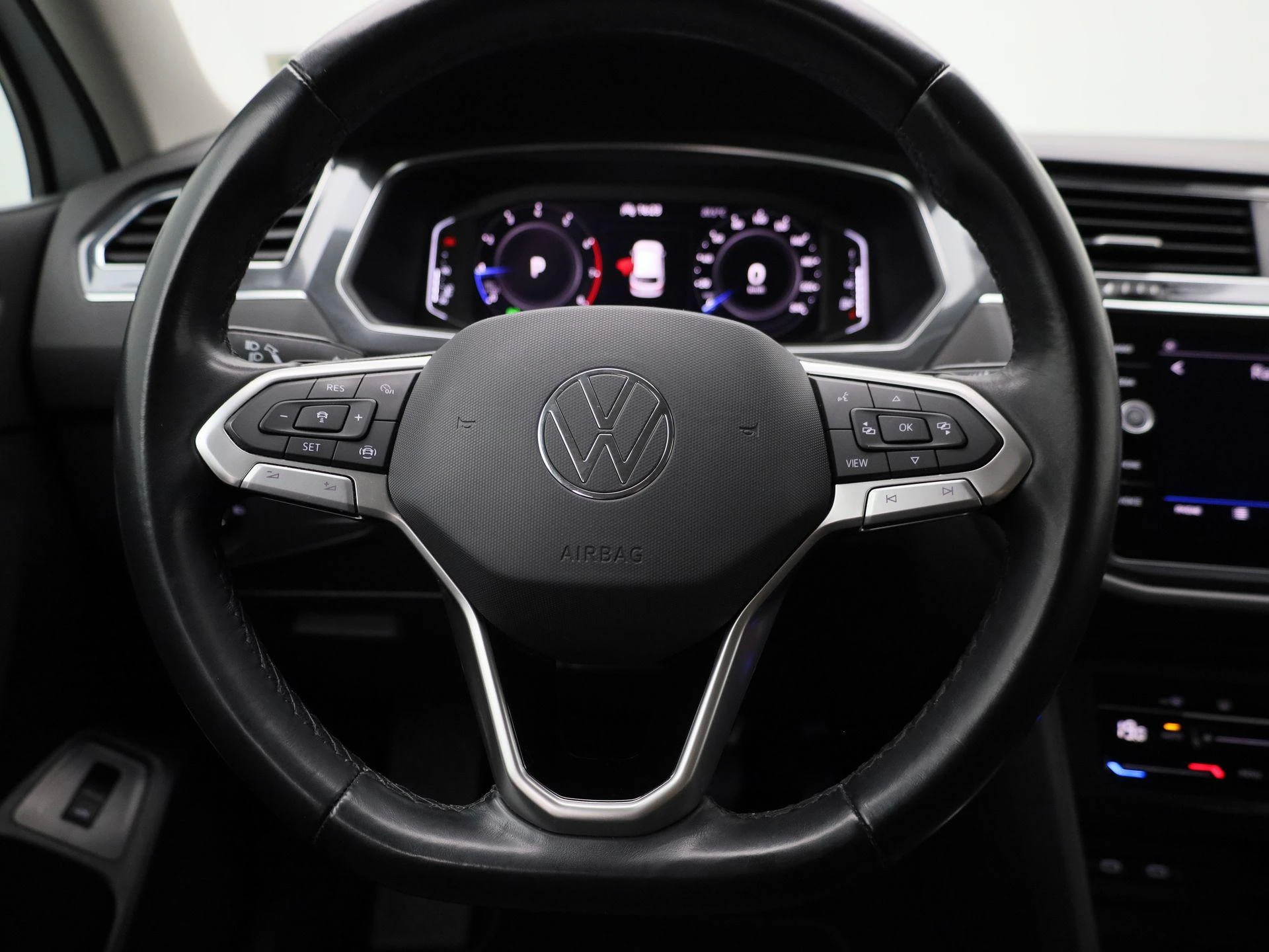 Volkswagen-Tiguan-image-8