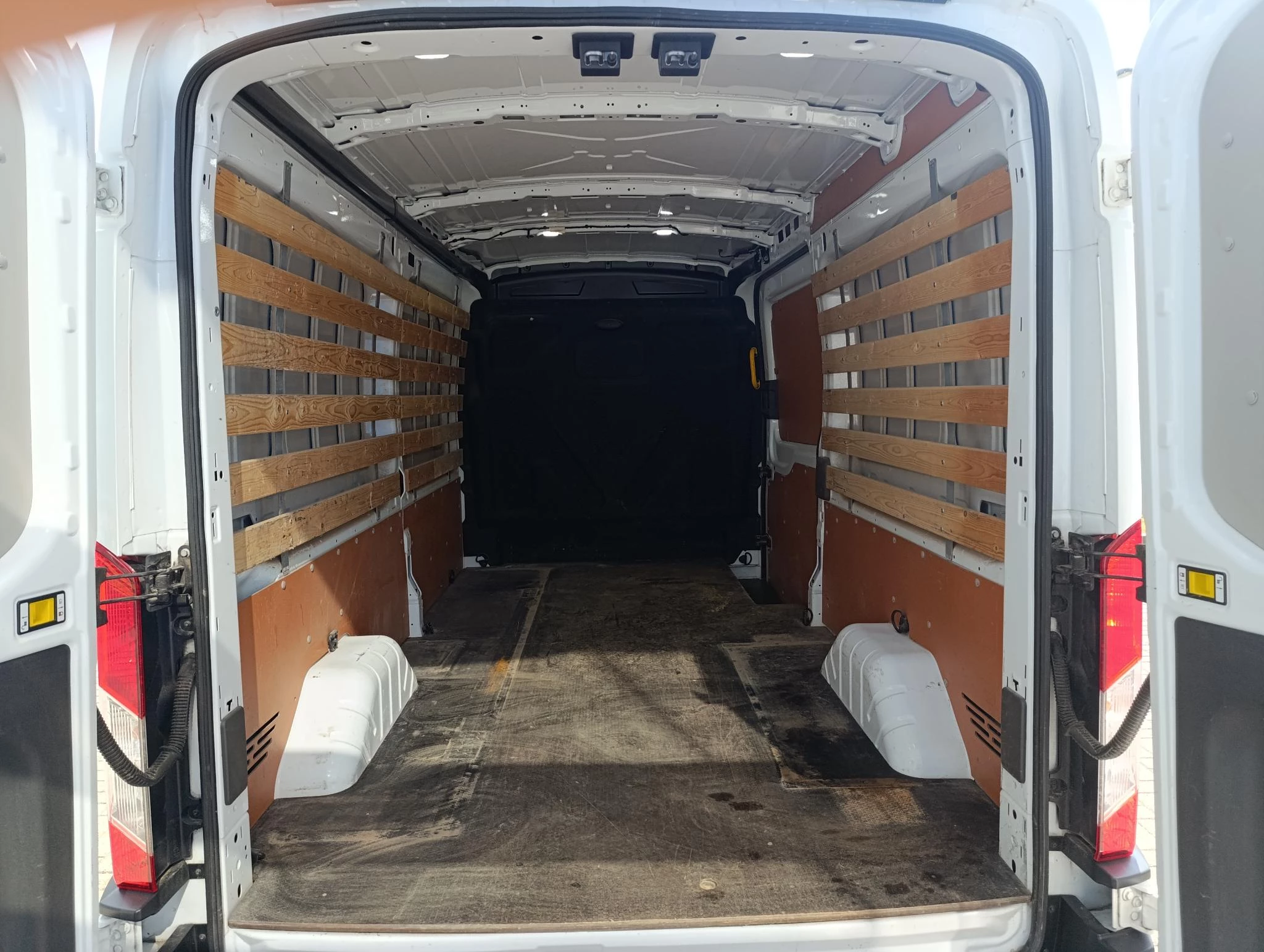 Ford Transit 350 2.0 TDCI L3H2 Trend RWD
