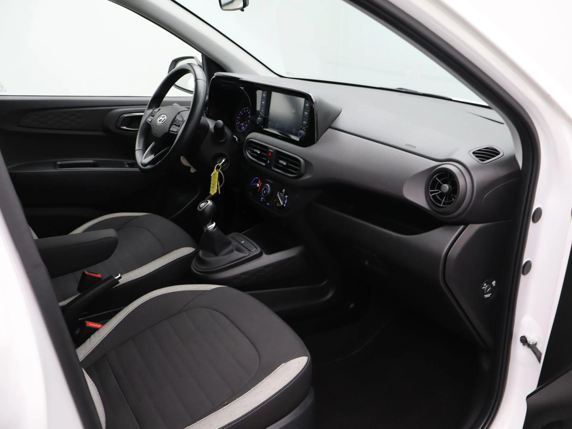 Hyundai-i10-image-27