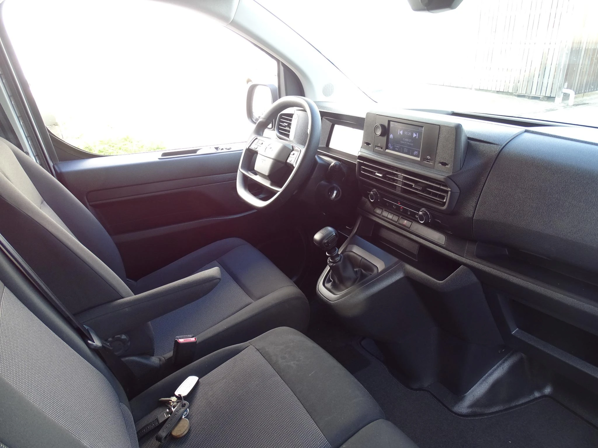 Opel-Vivaro-image-10