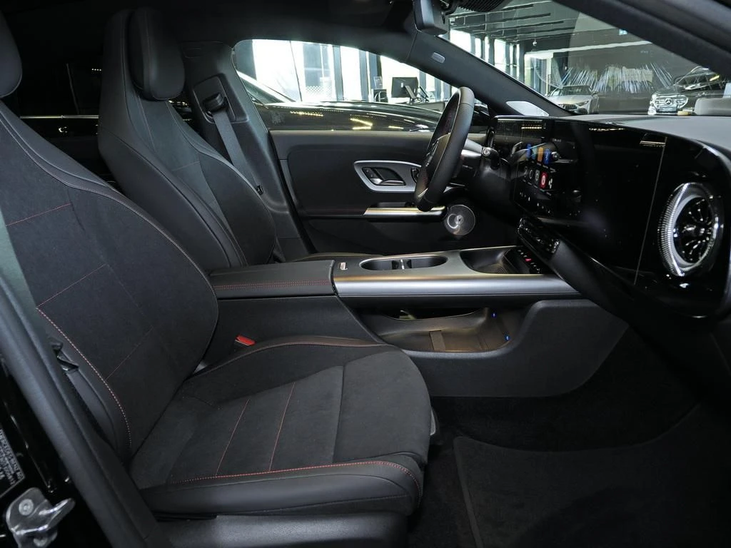 Mercedes-Benz-CLA 200-image-13