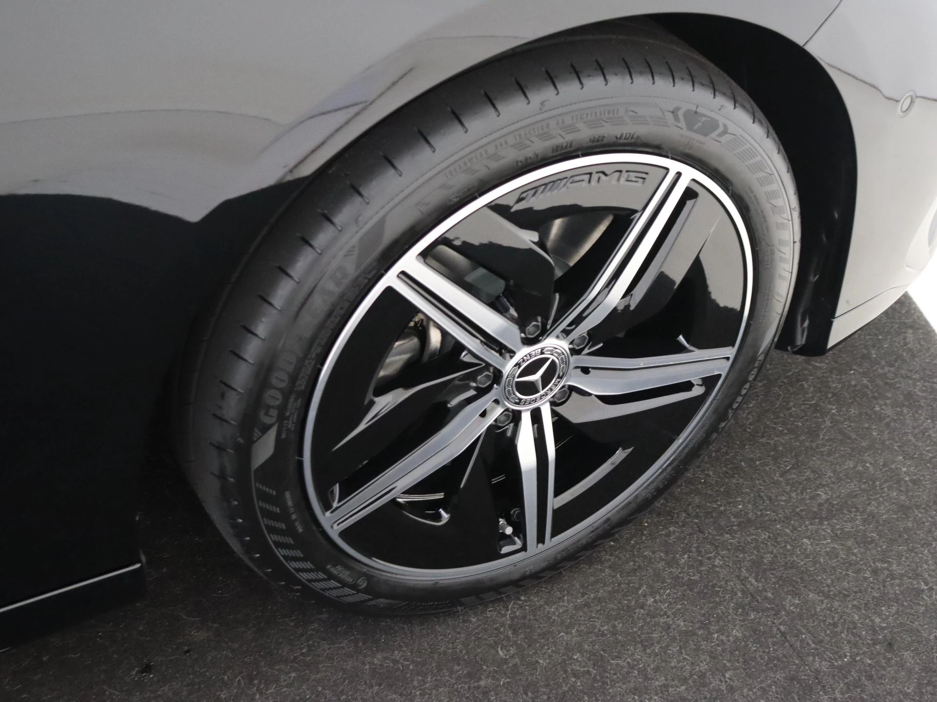 Mercedes-Benz-CLA-image-9