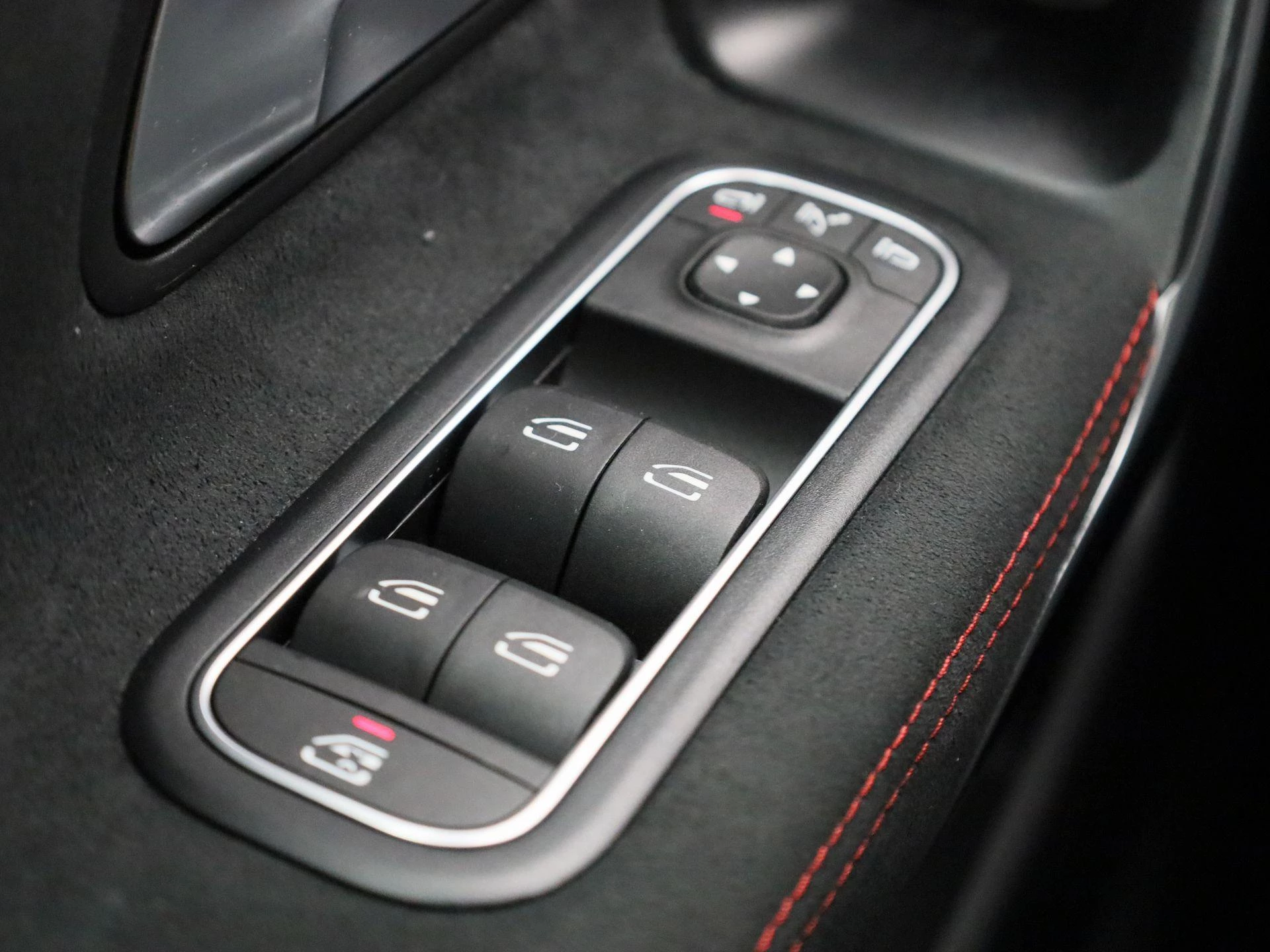 Mercedes-Benz-CLA-image-29