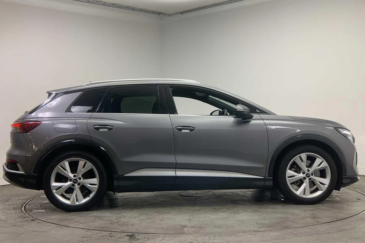 Audi-Q4 e-tron-image-3