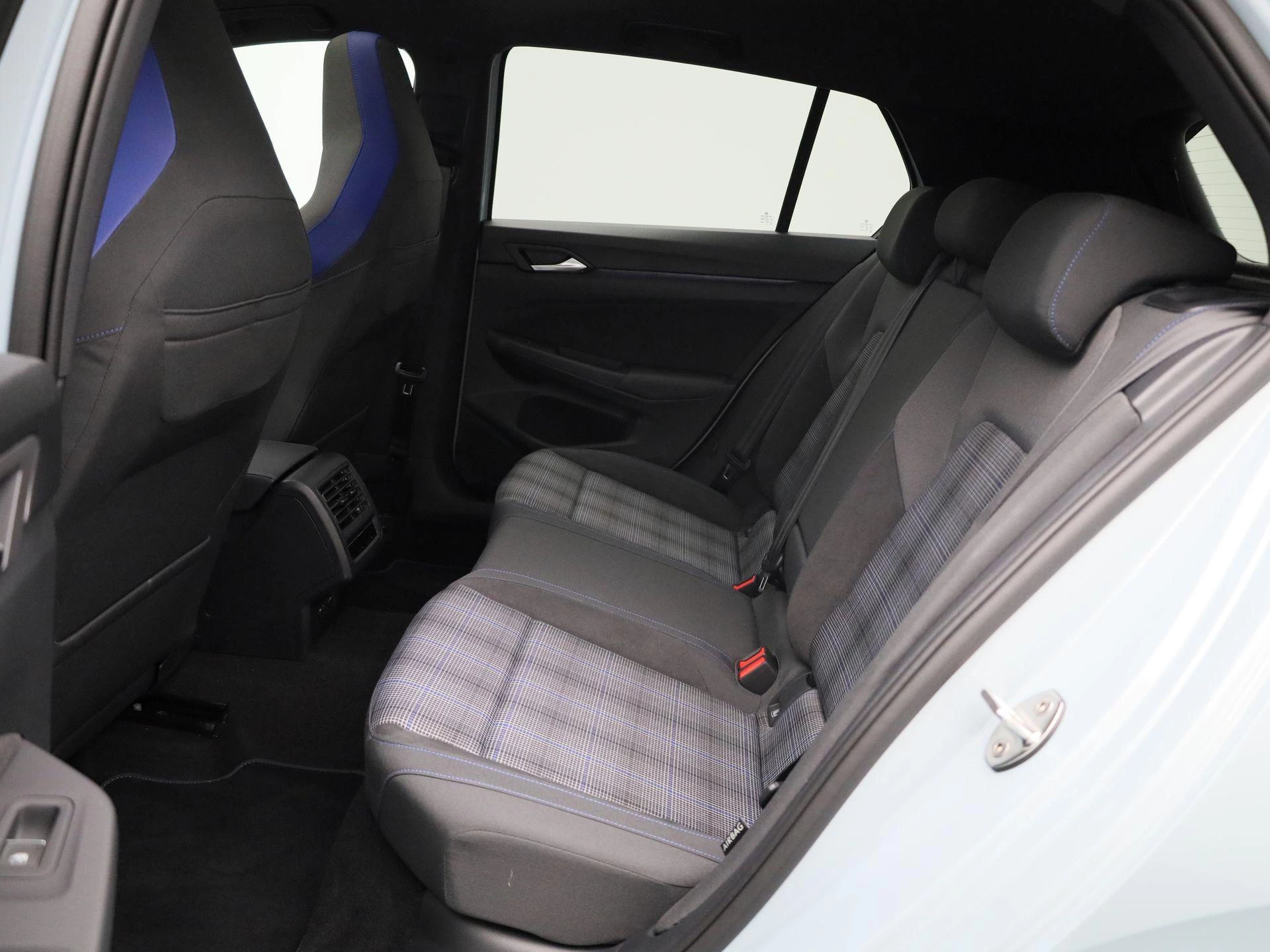 Volkswagen-Golf-image-11