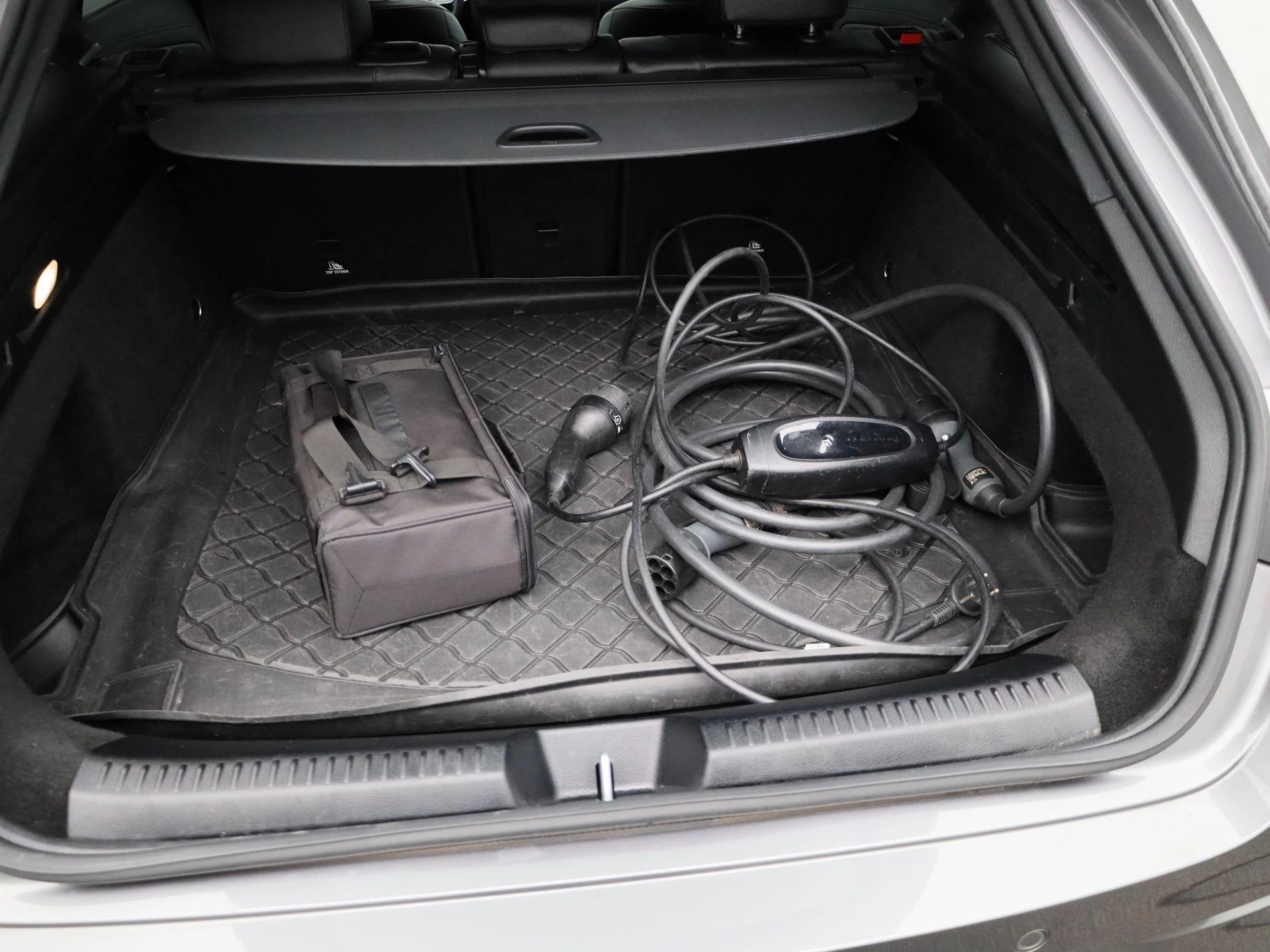 Mercedes-Benz-CLA-image-12