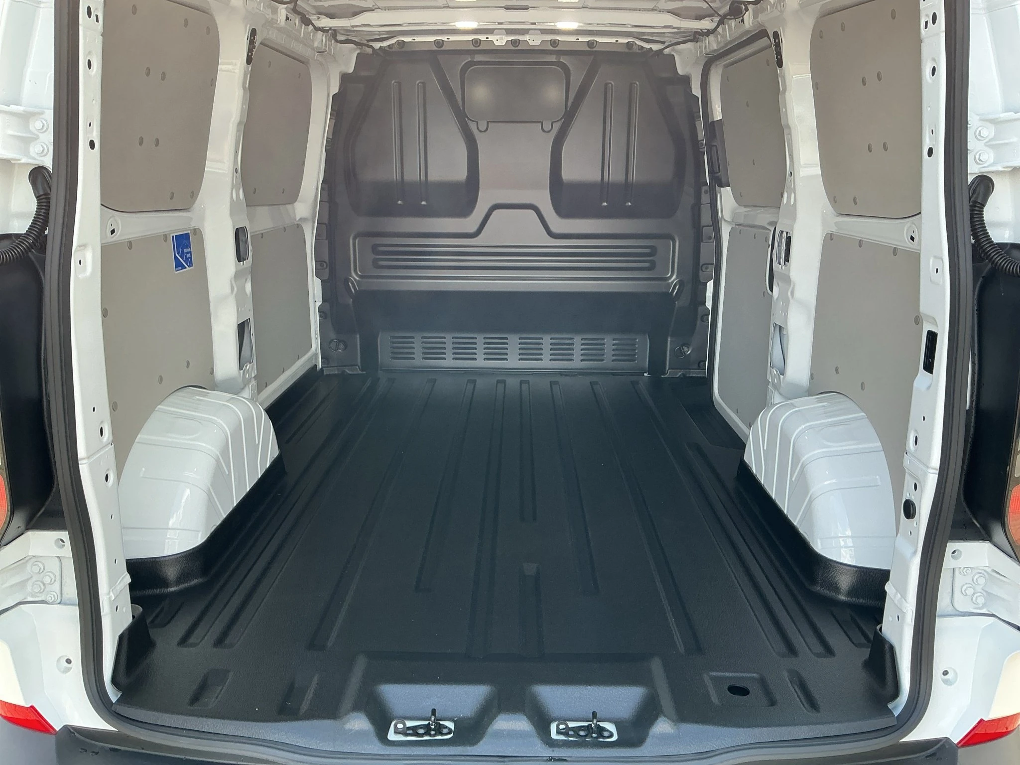 Ford-Transit Custom-image-16