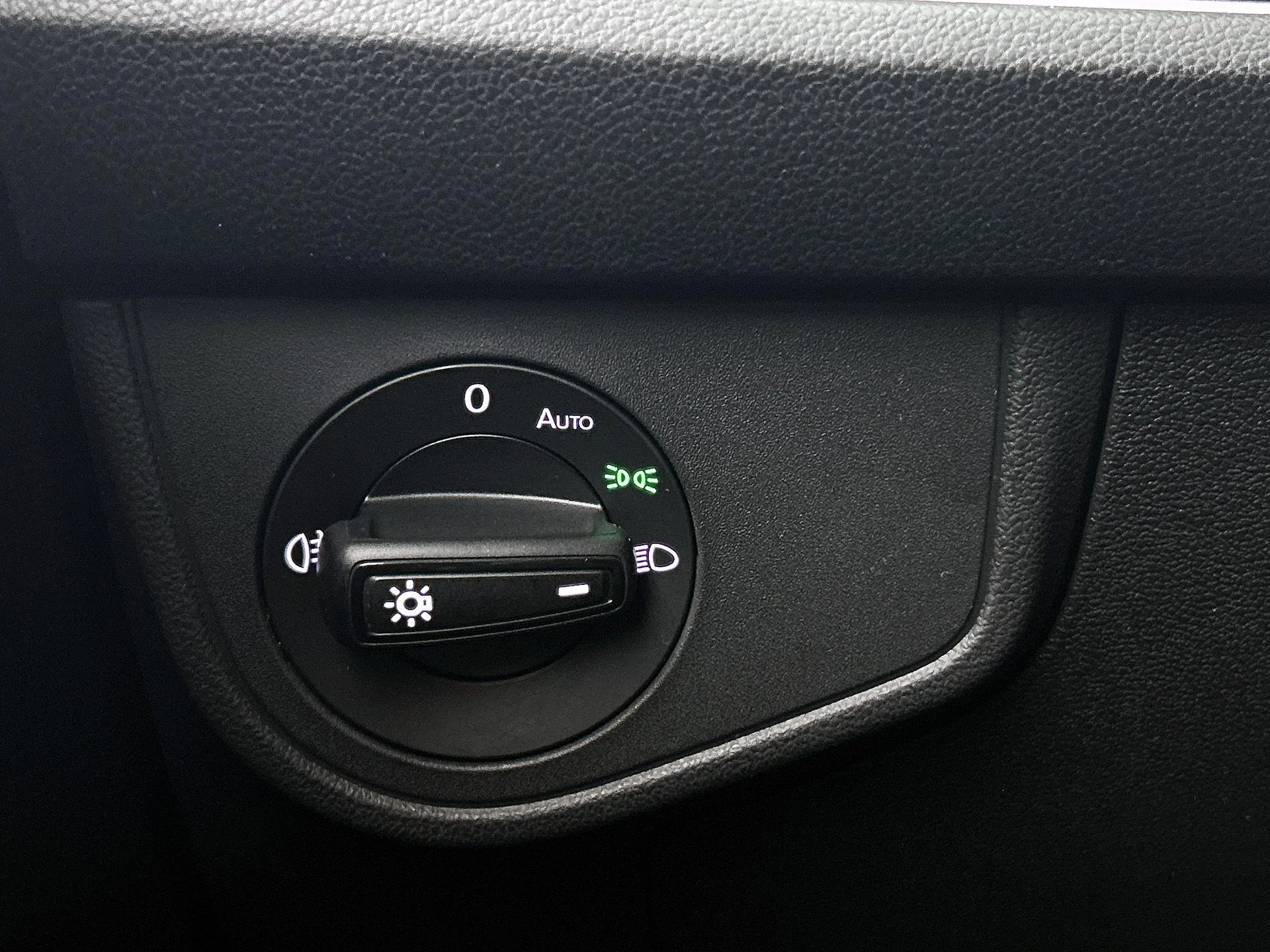 Volkswagen-Polo-image-29