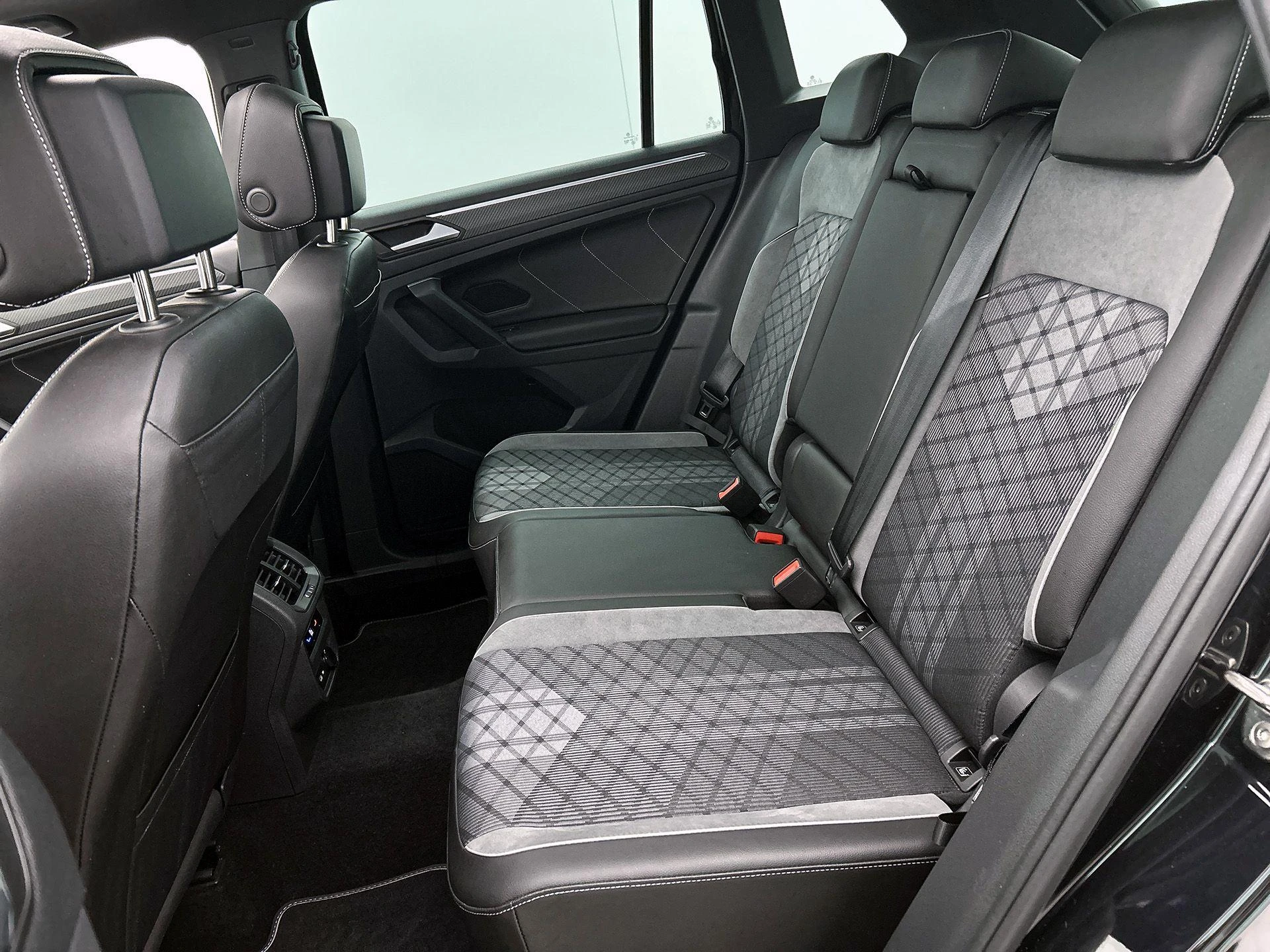 Volkswagen-Tiguan-image-25