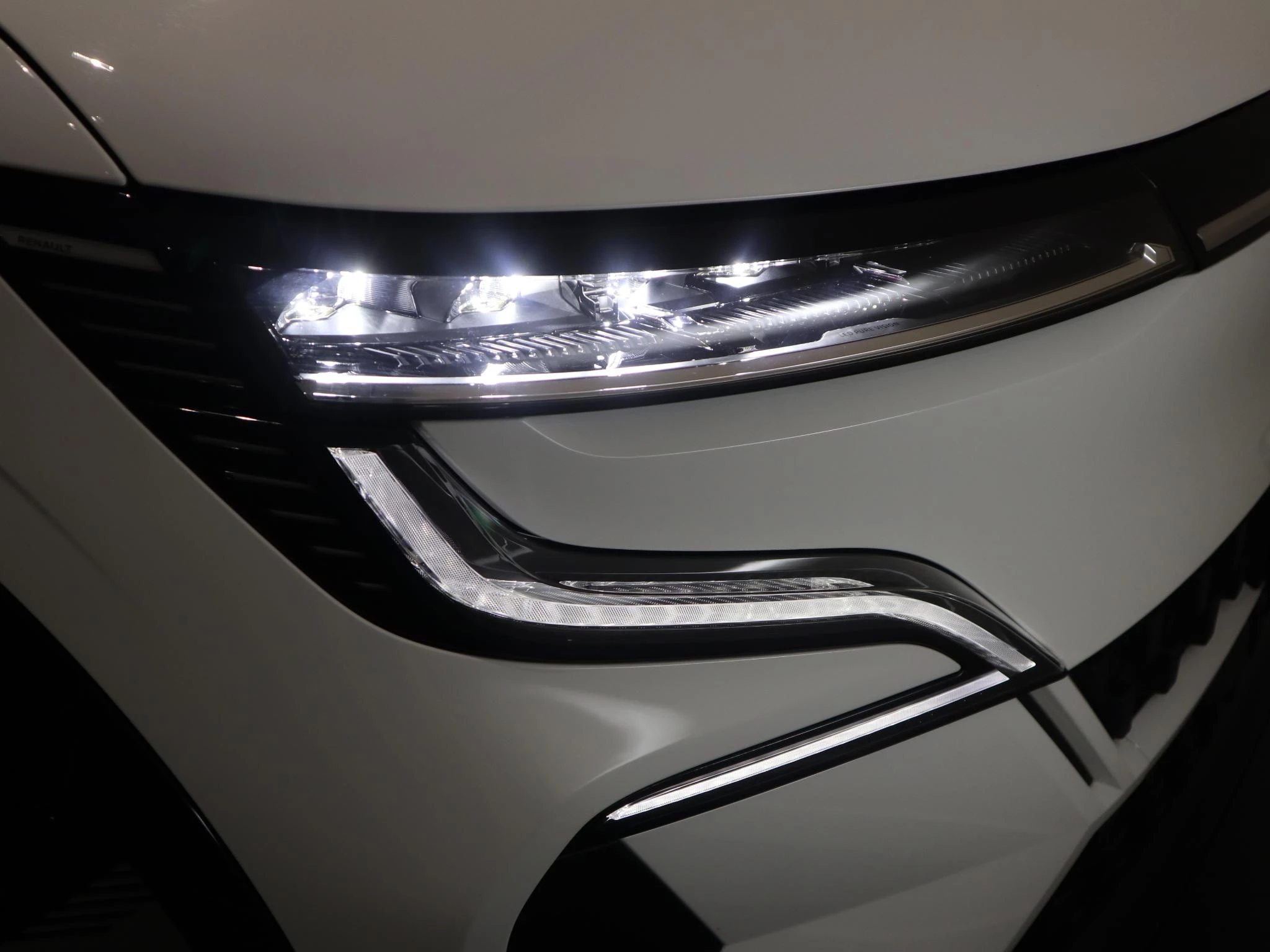 Renault-Megane E-Tech-image-24