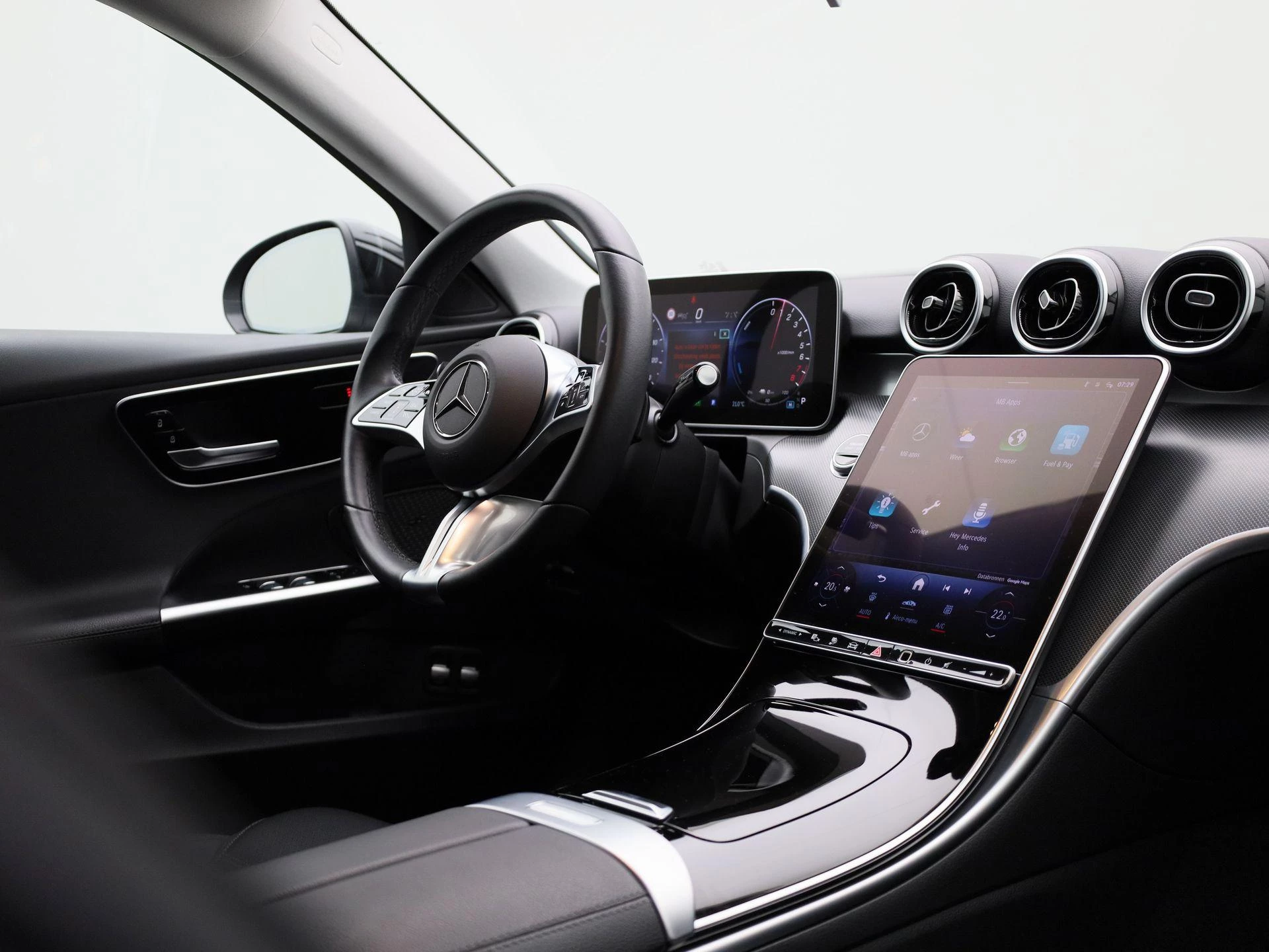 Mercedes-Benz-C-Klasse-image-41