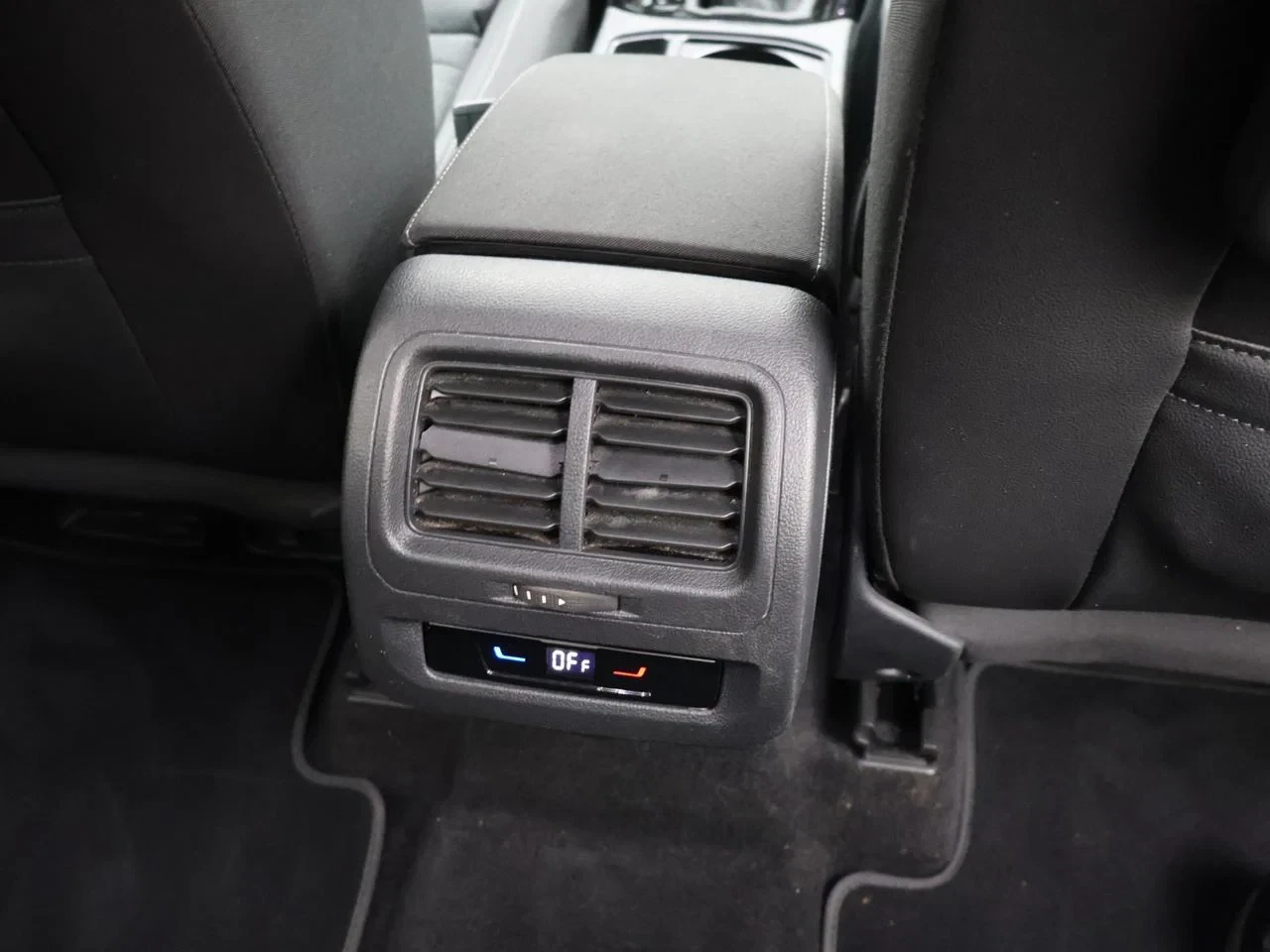 Volkswagen-Touran-image-19