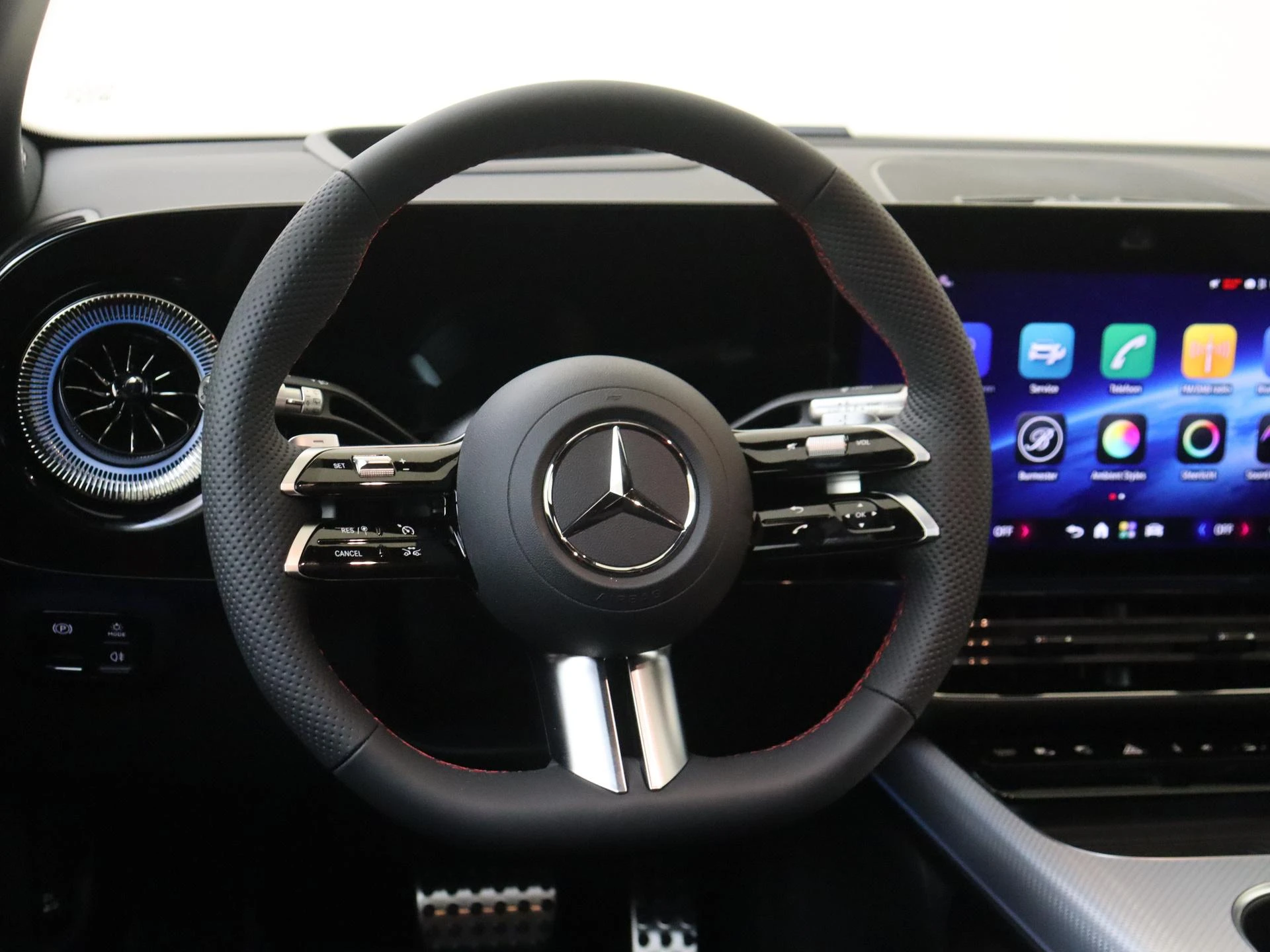 Mercedes-Benz-CLA-image-8