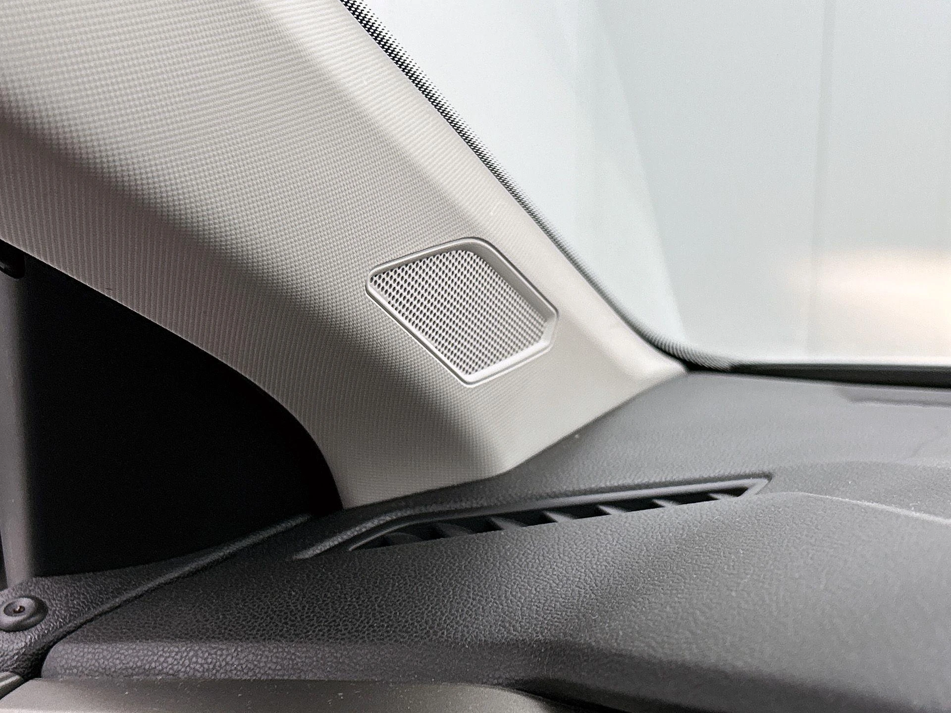 Volkswagen-Polo-image-7