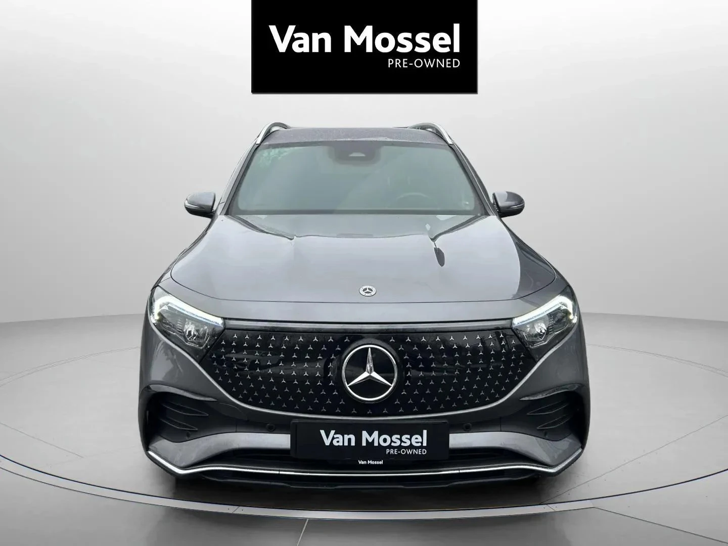 Mercedes-Benz-EQB-image-1