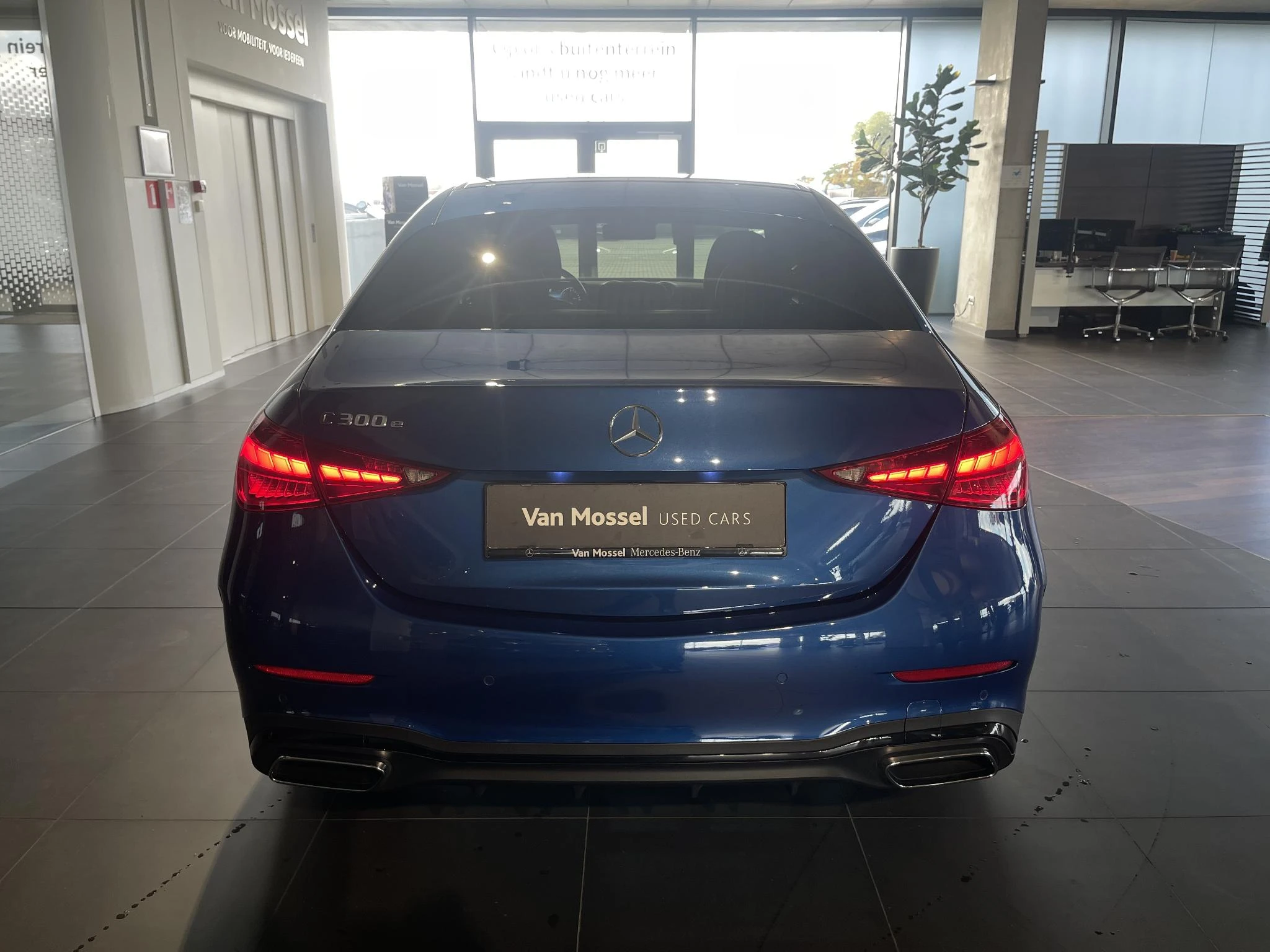 Mercedes-Benz-C-Klasse-image-4