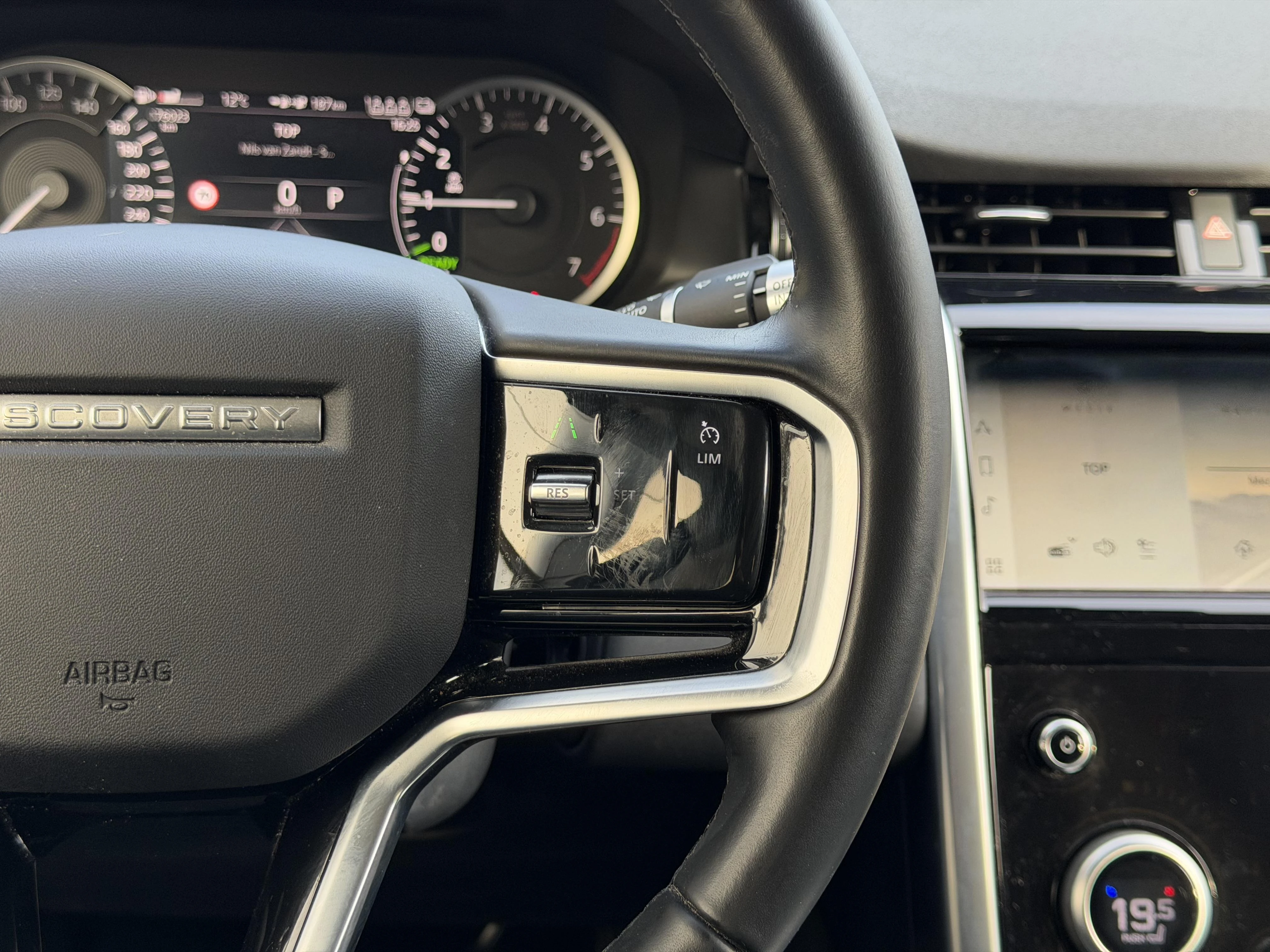 Land Rover-Discovery Sport-image-15