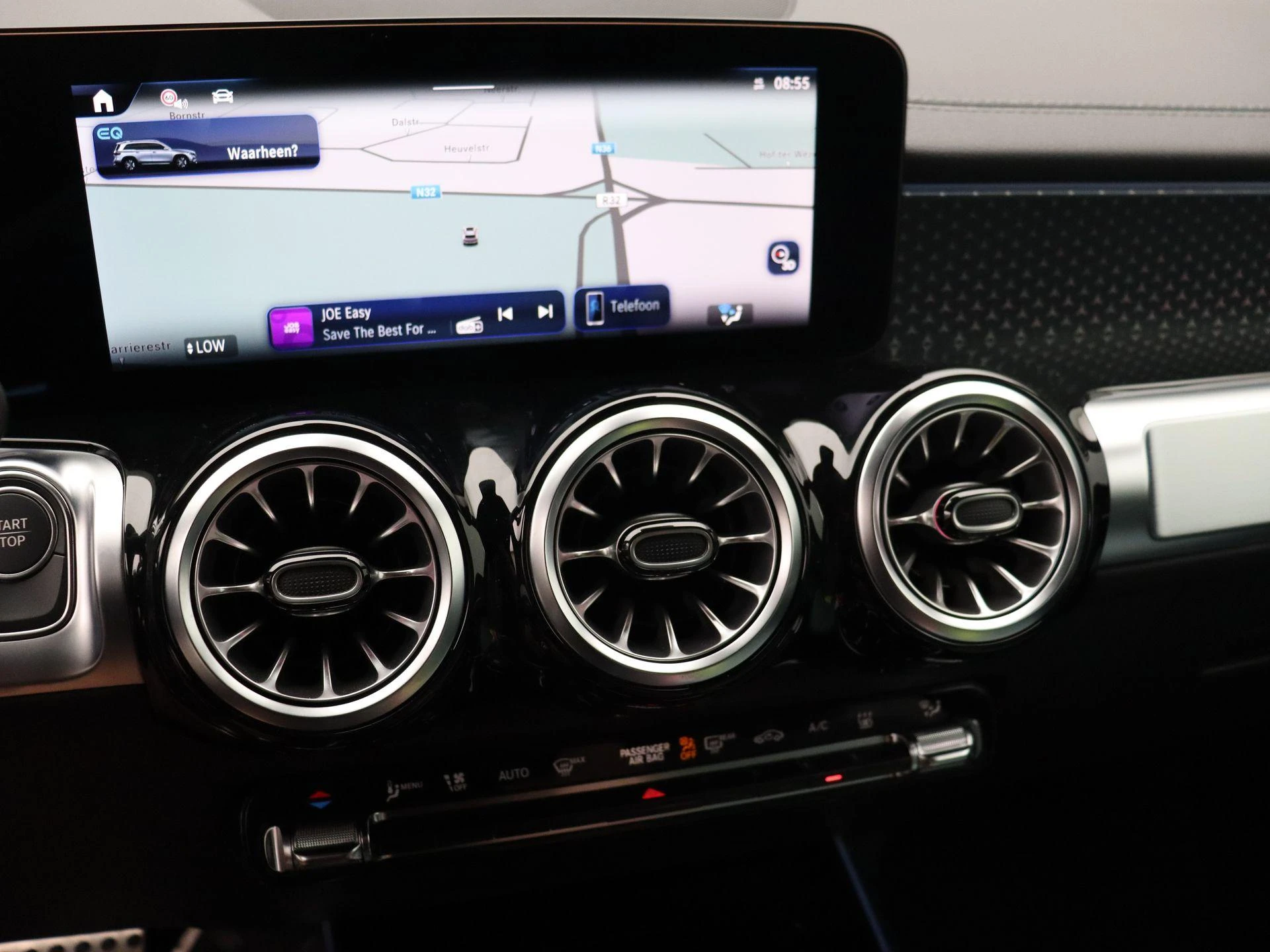 Mercedes-Benz-EQB-image-12