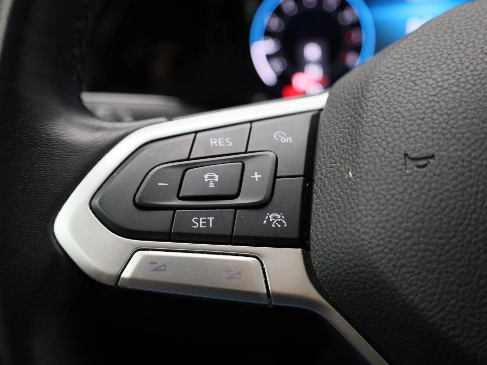 Volkswagen-Golf-image-19