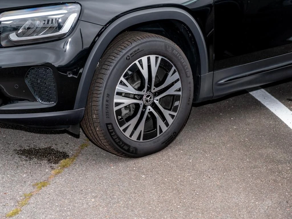 Mercedes-Benz-GLB 200 d-image-6