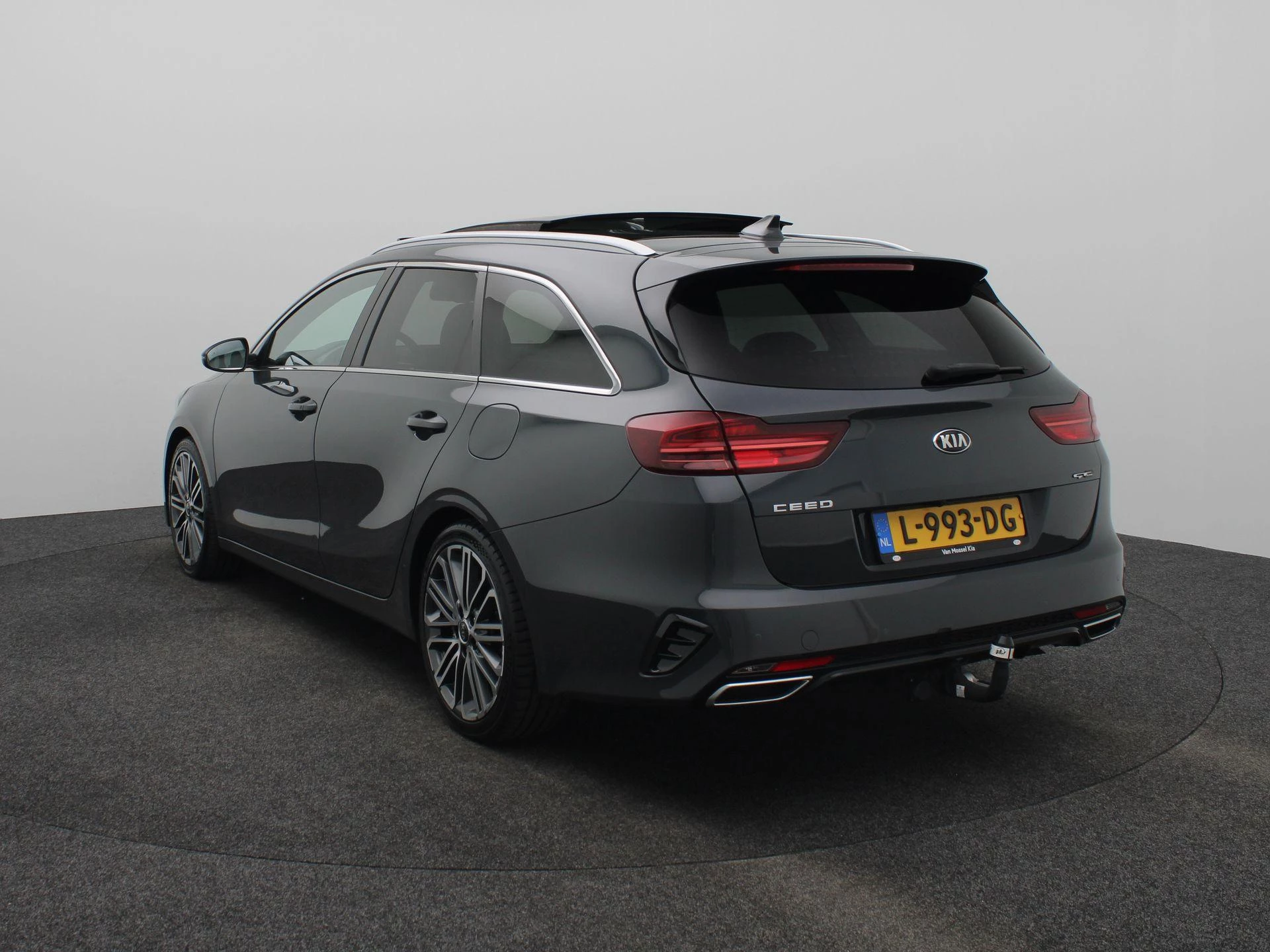 Kia-Ceed Sportswagon-image-1