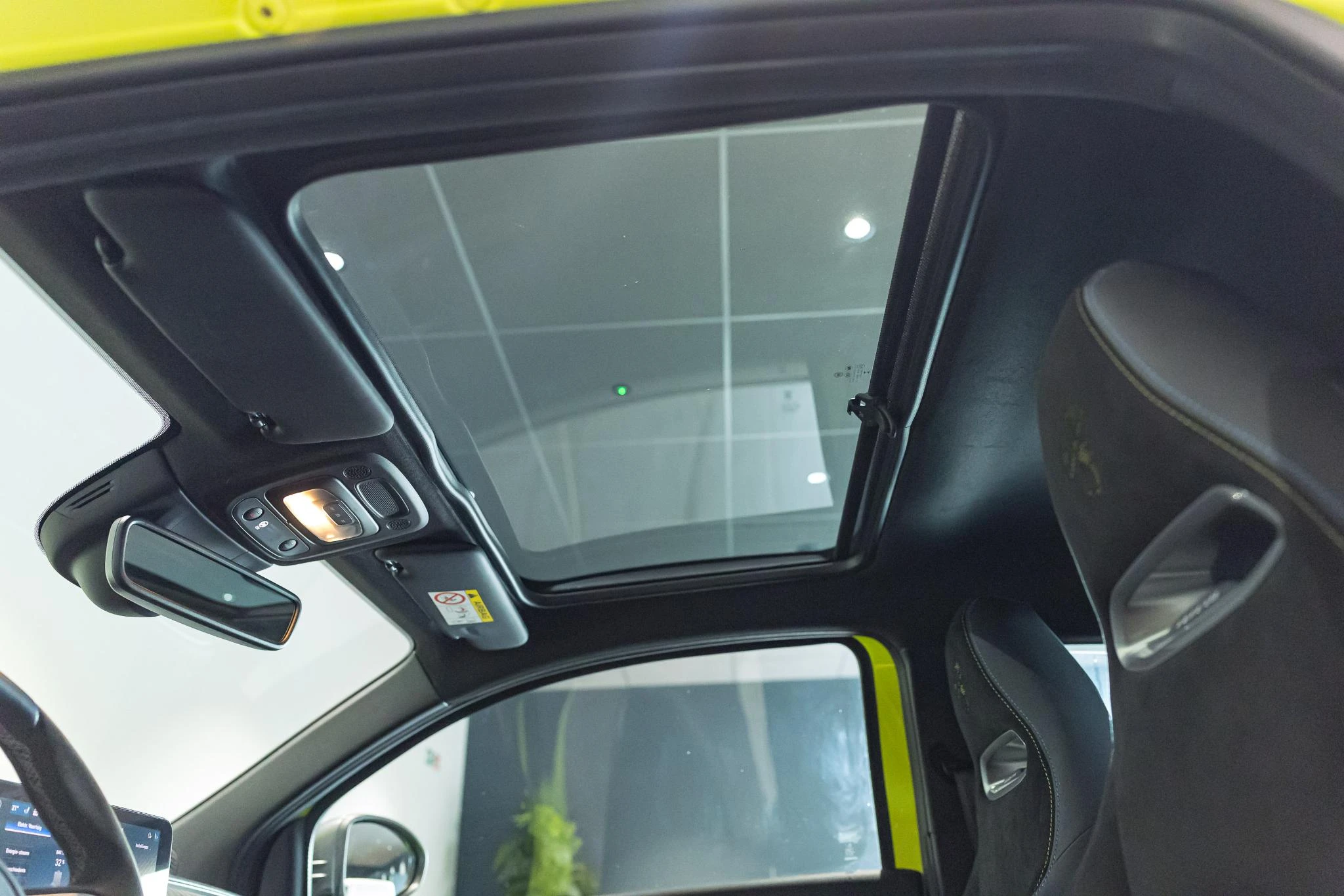 Abarth 500e 42-kWh 114kw Scorpionissima