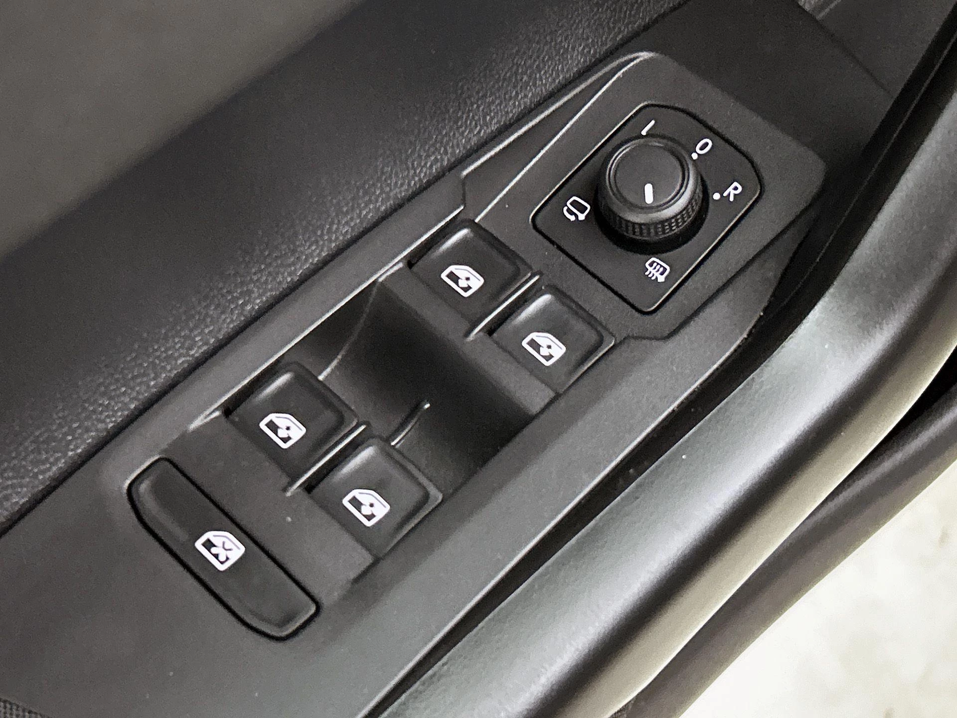Volkswagen-Polo-image-19