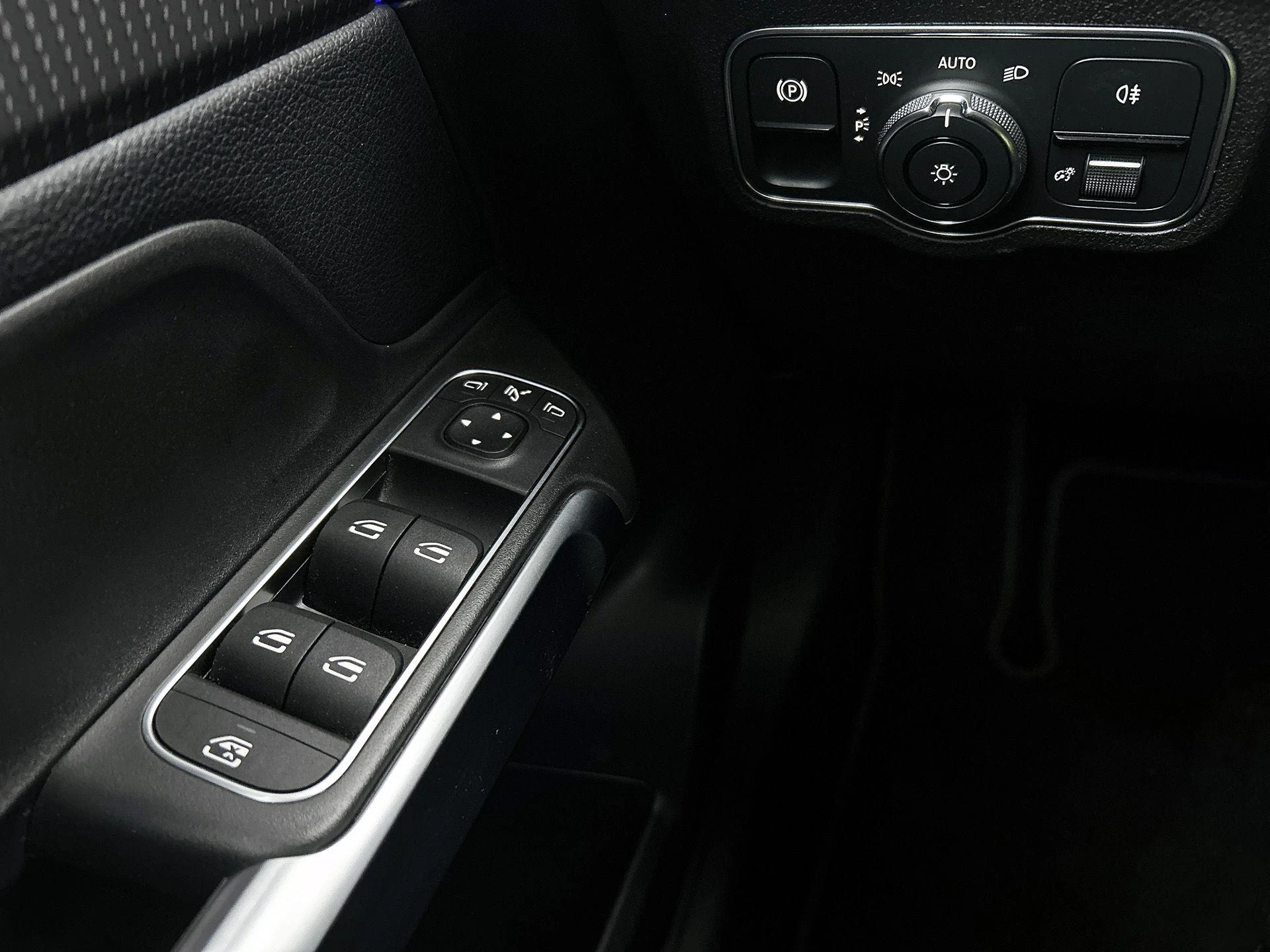 Mercedes-Benz-GLB-image-40