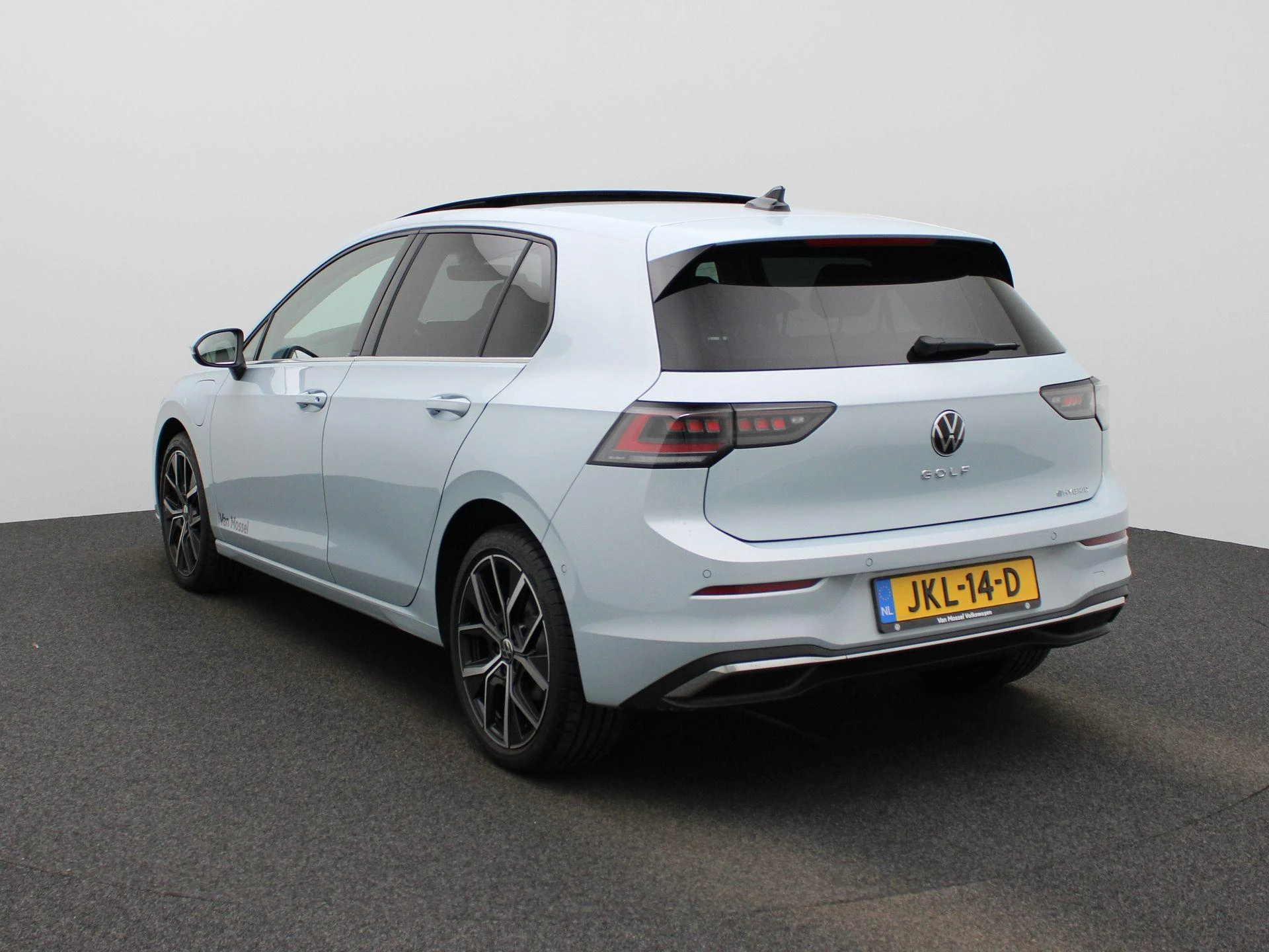 Volkswagen-Golf-image-1