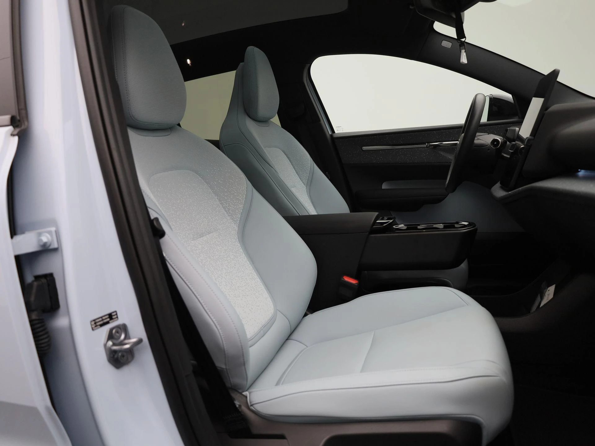 Volvo-EX30-image-34