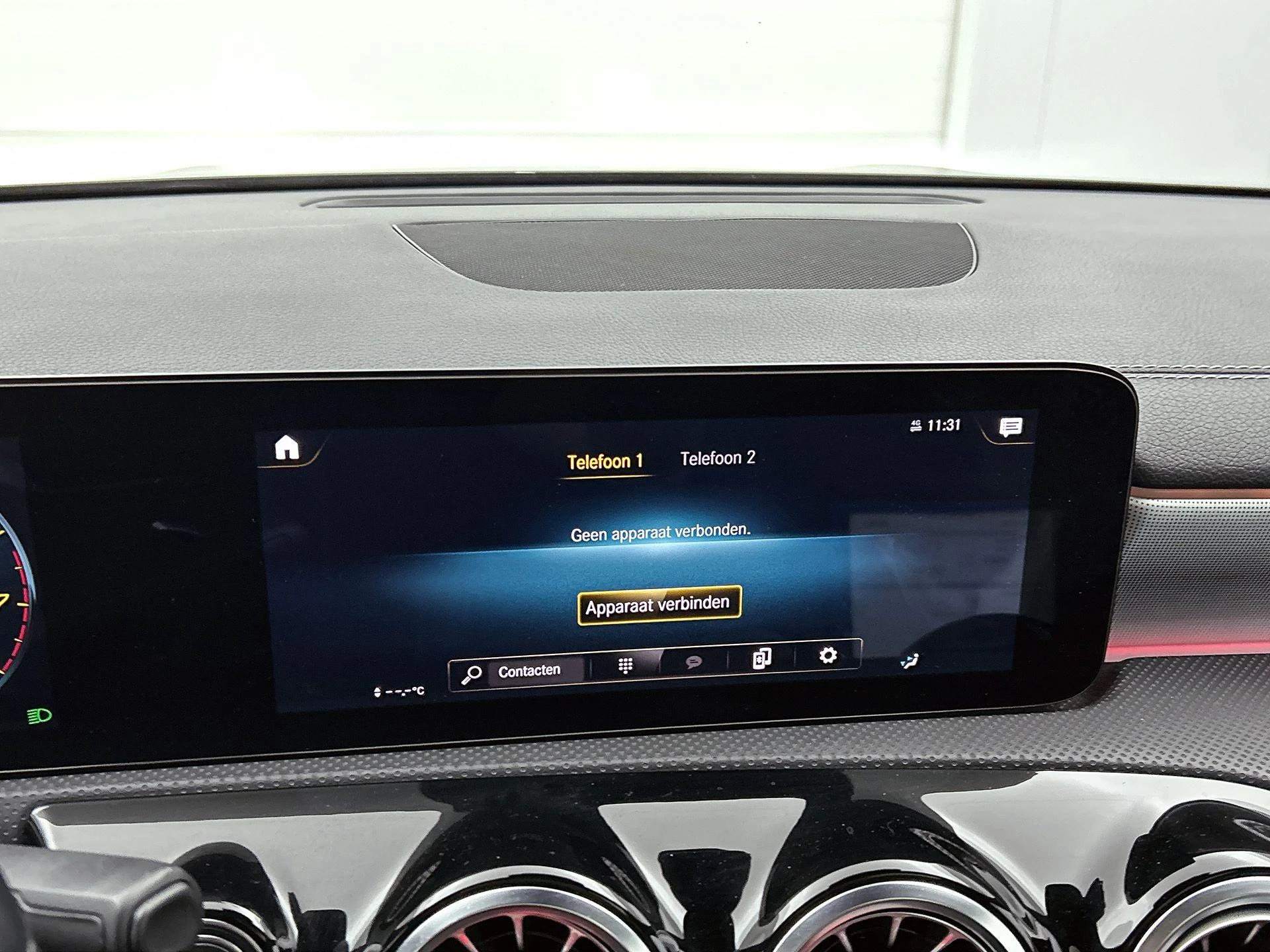 Mercedes-Benz-CLA-image-9
