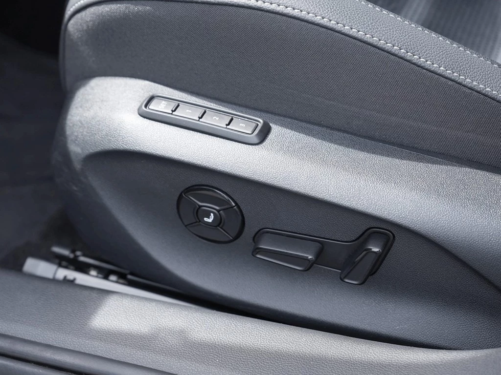 Škoda Superb Combi 2.0 TDI DSG Sportline AHK/Navi/RFK