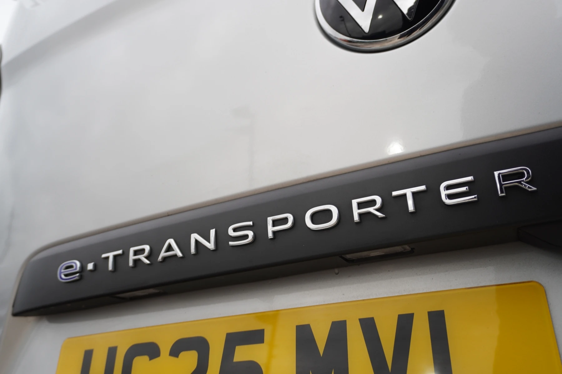 Volkswagen-Transporter-image-42