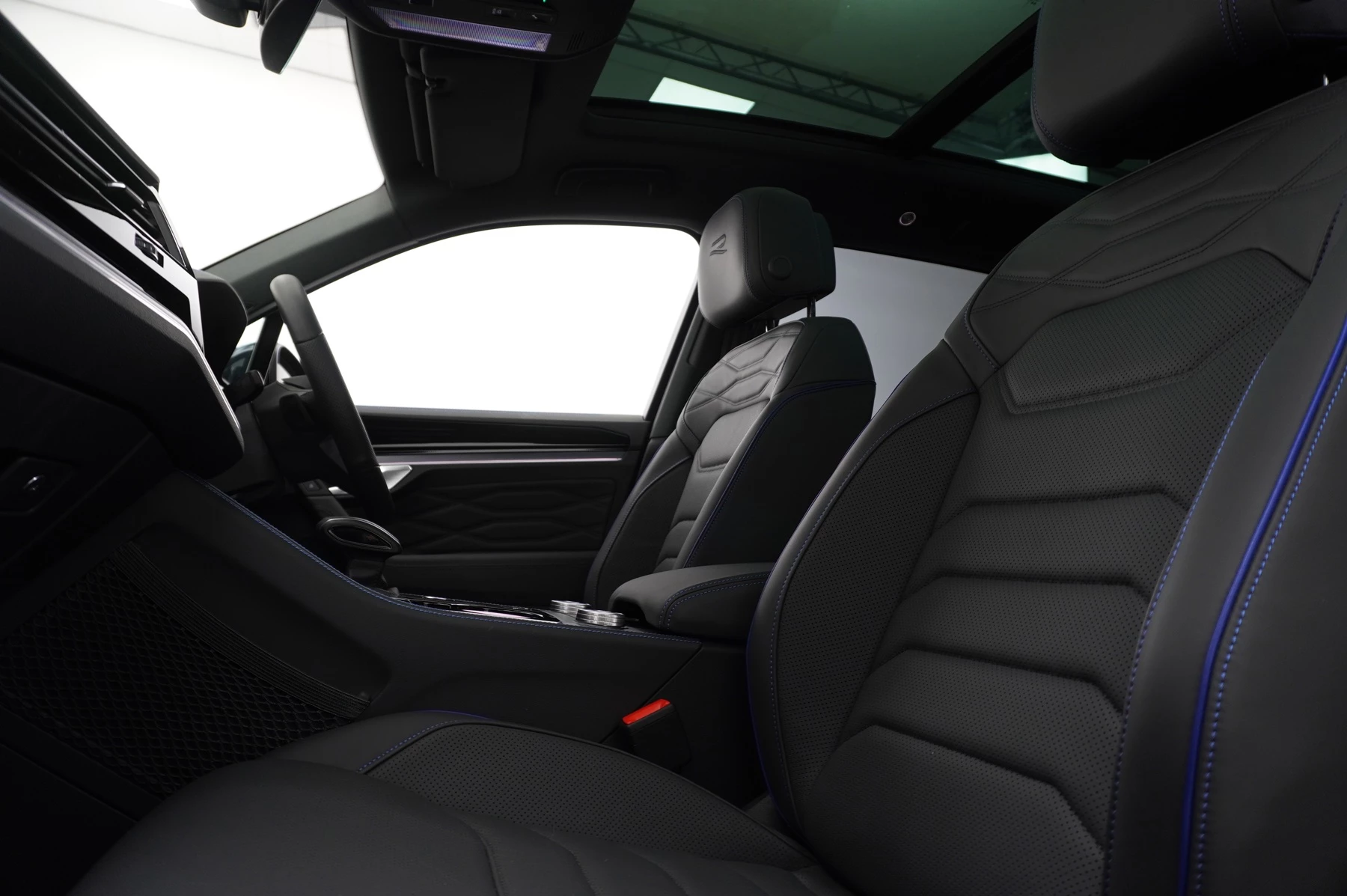 Volkswagen-Touareg-image-10